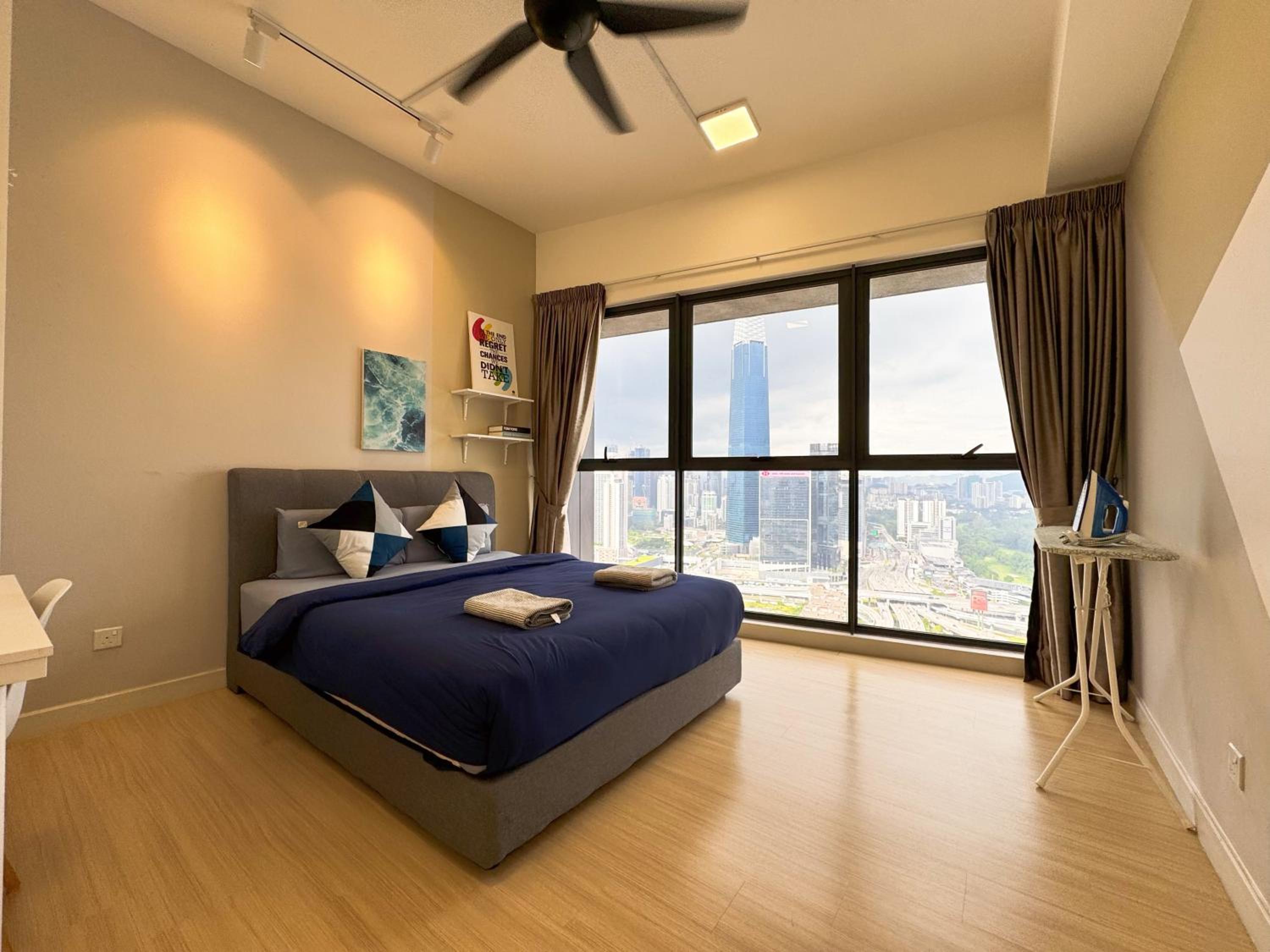 4BR KLCC View MRT 2min Free Parking Big Unit