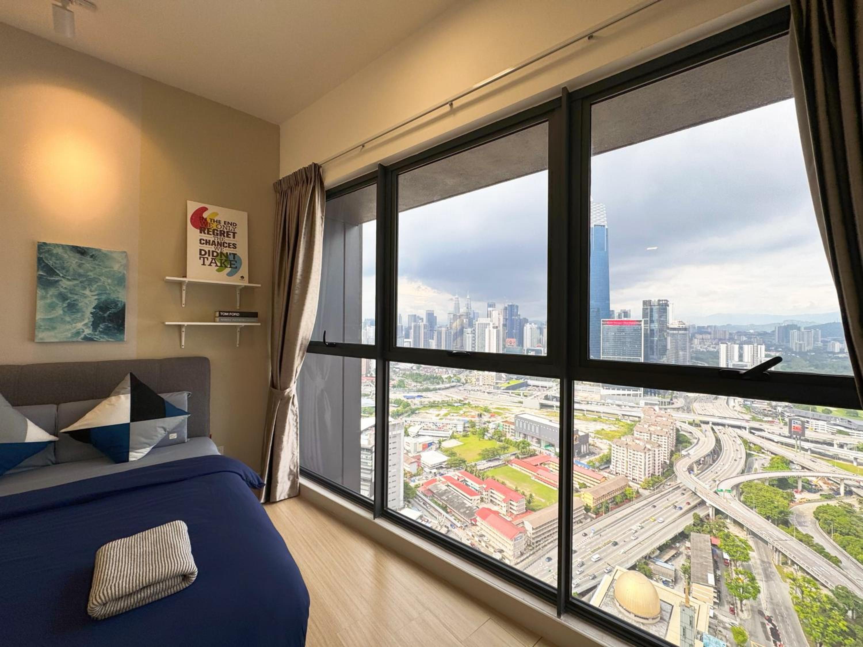 4BR KLCC View MRT 2min Free Parking Big Unit