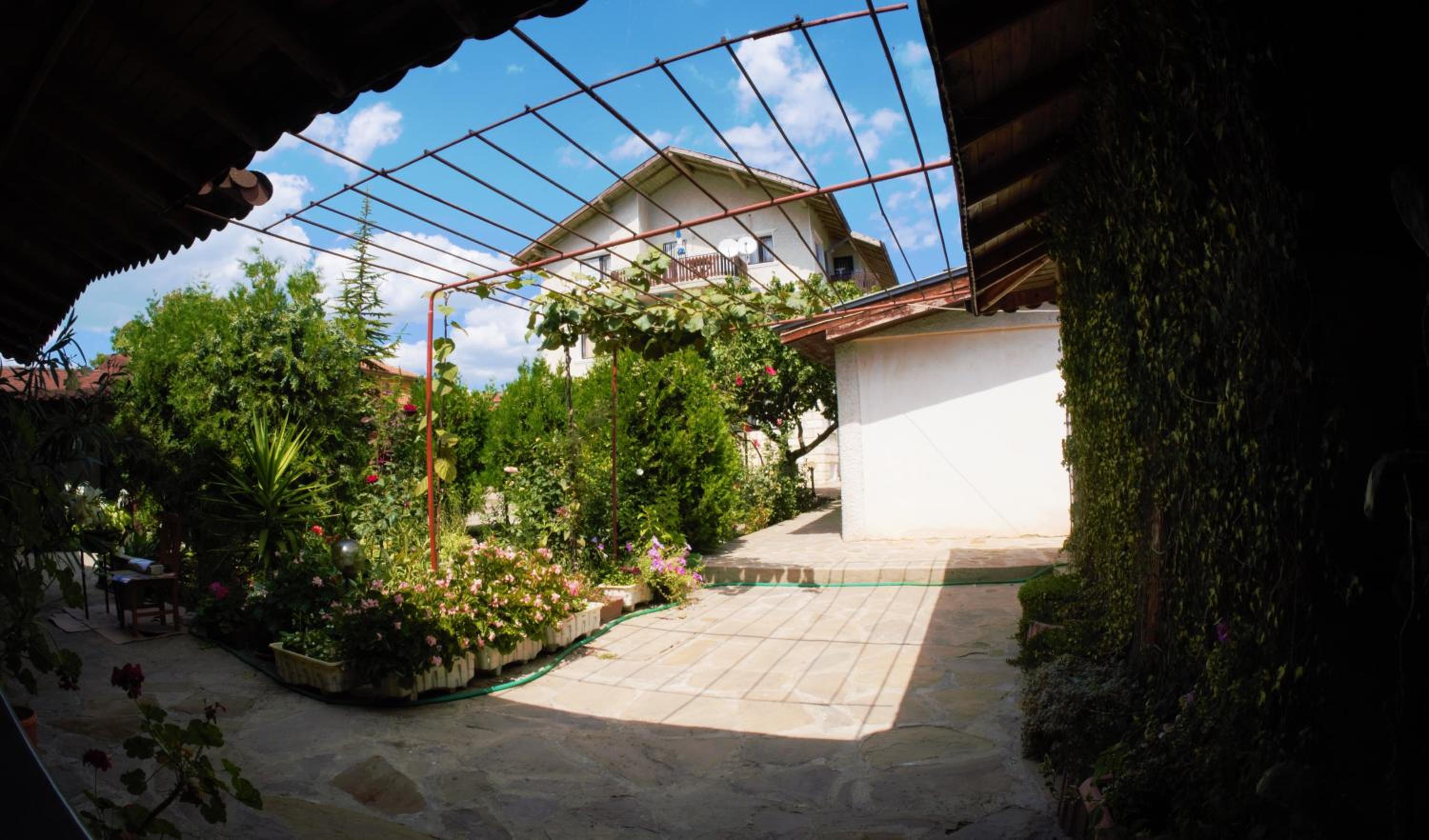 Atanasovi House