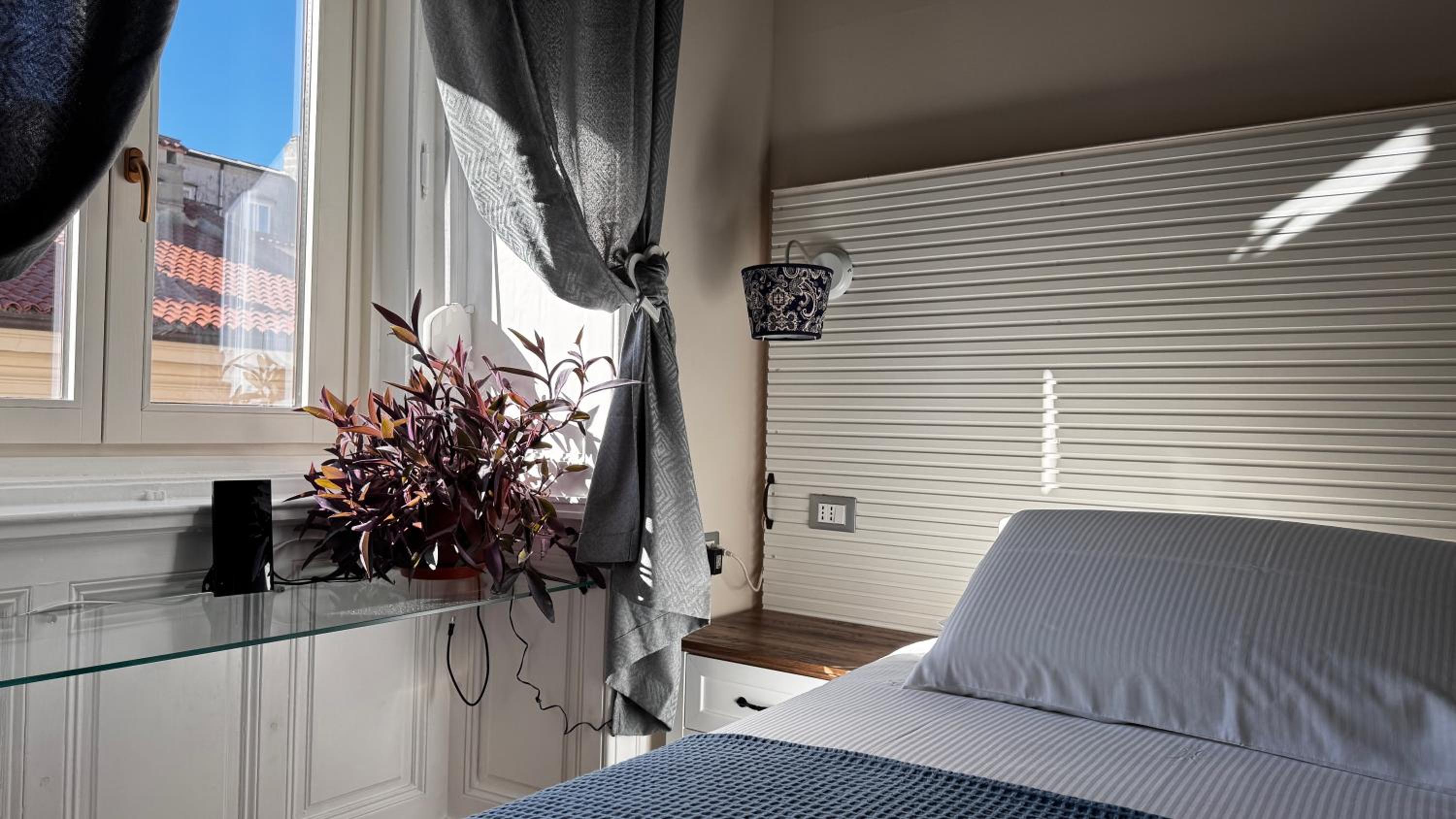 Bed and Chic art rooms