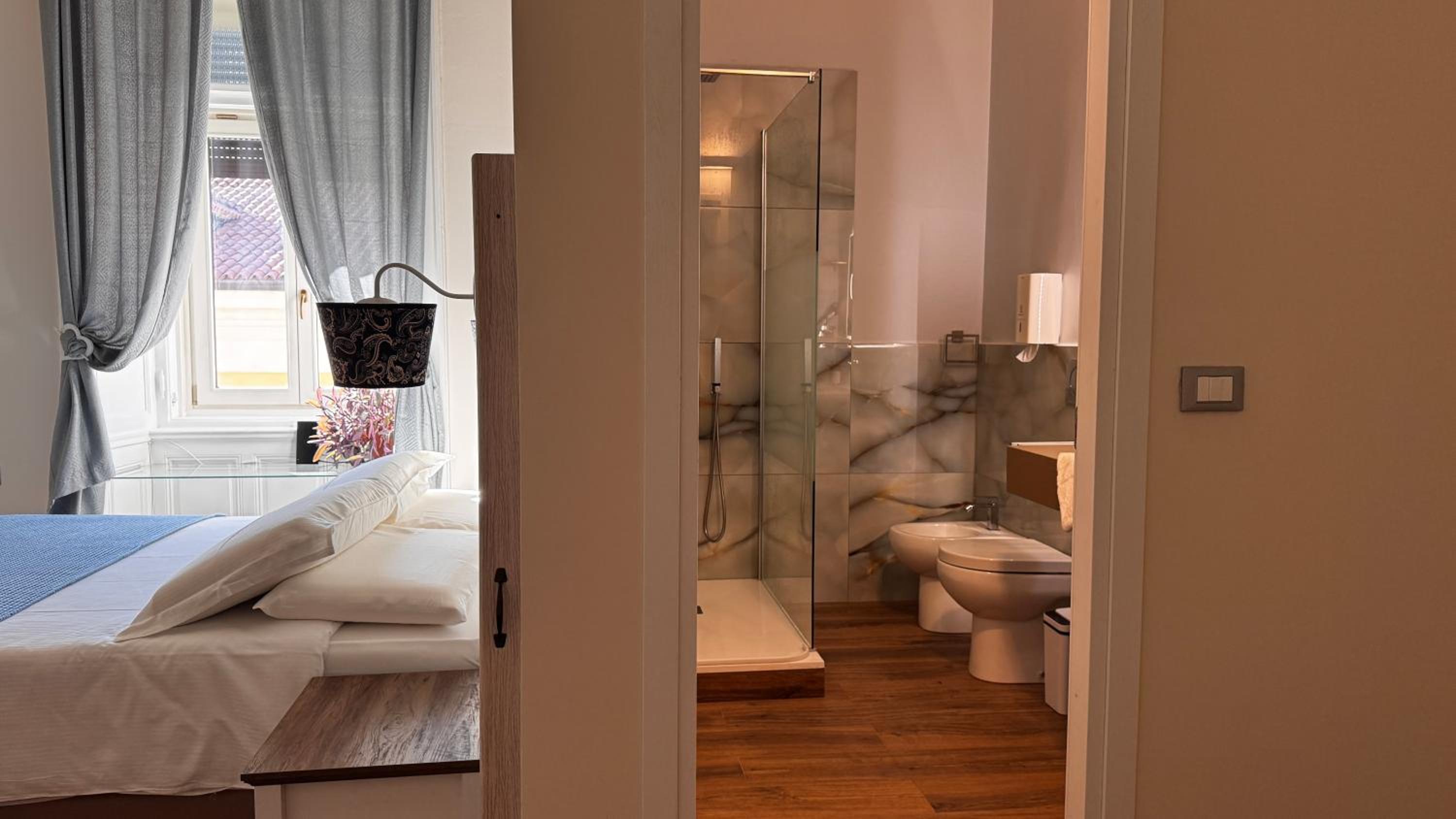 Bed and Chic art rooms