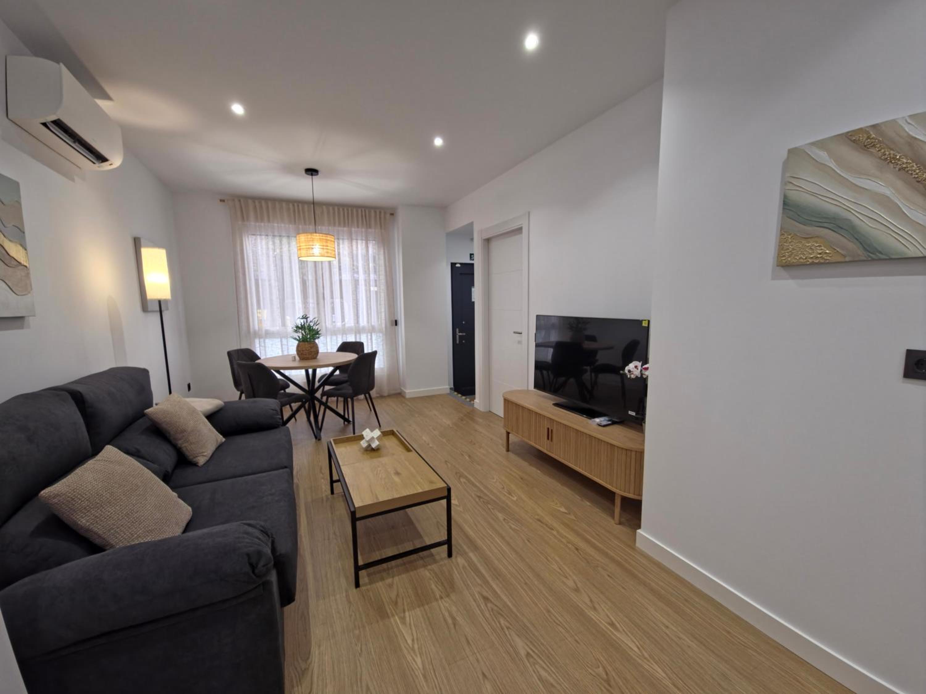 Apartamentos Picasso by gaiarooms