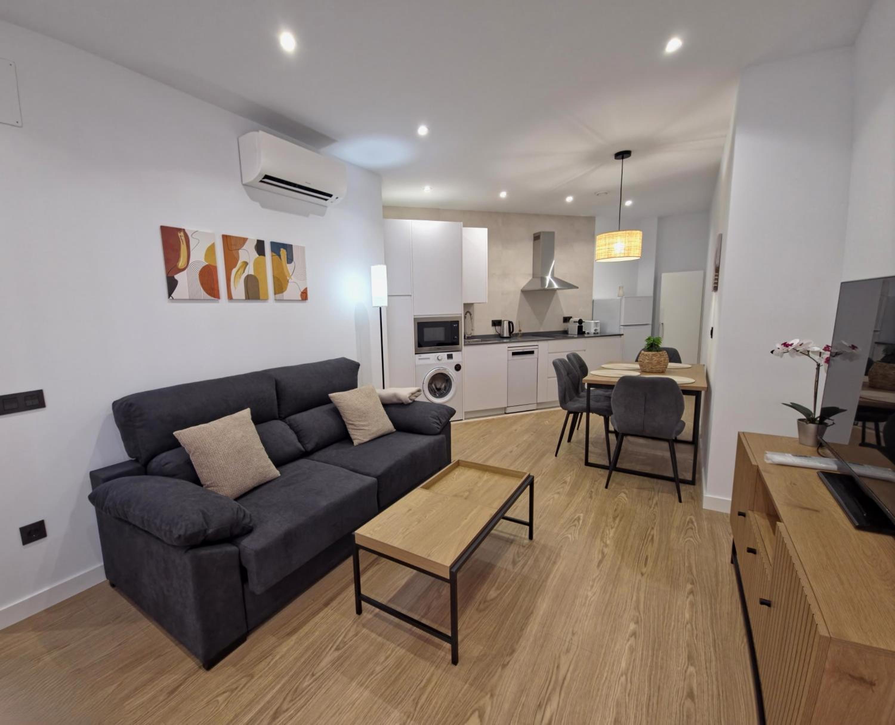 Apartamentos Picasso by gaiarooms