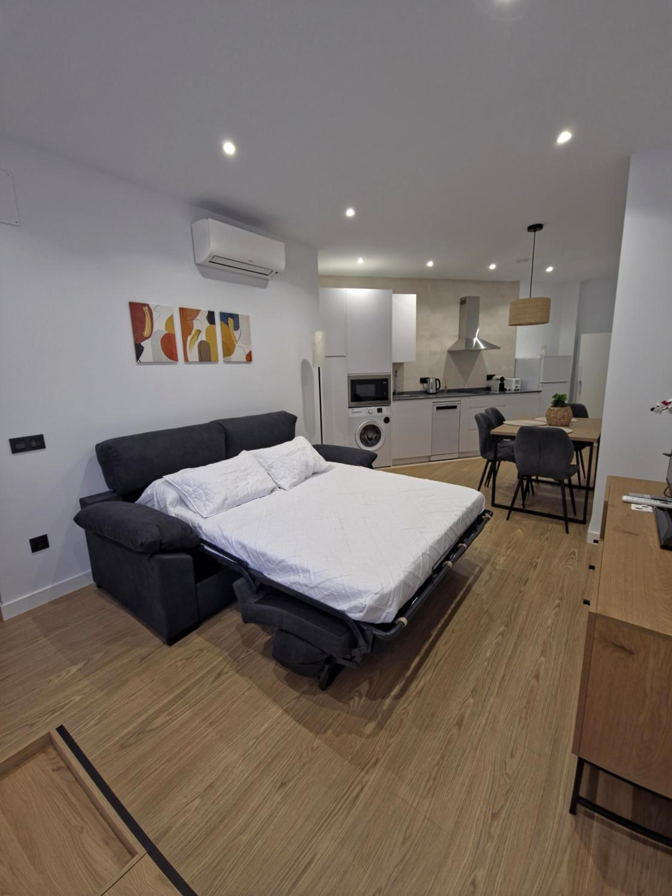 Apartamentos Picasso by gaiarooms