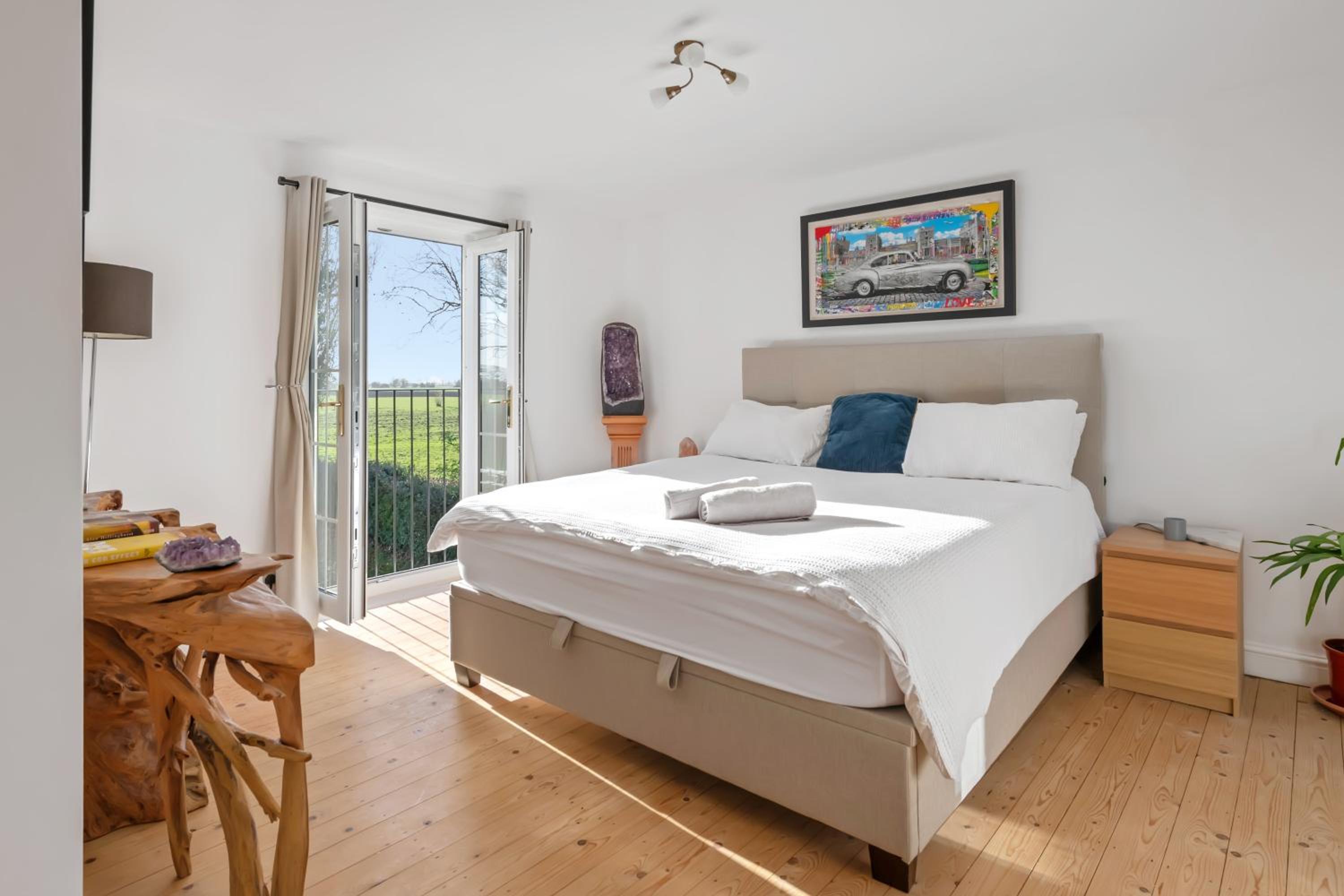 Spacious 6-Bed Countryside Home Surrounded by Nature