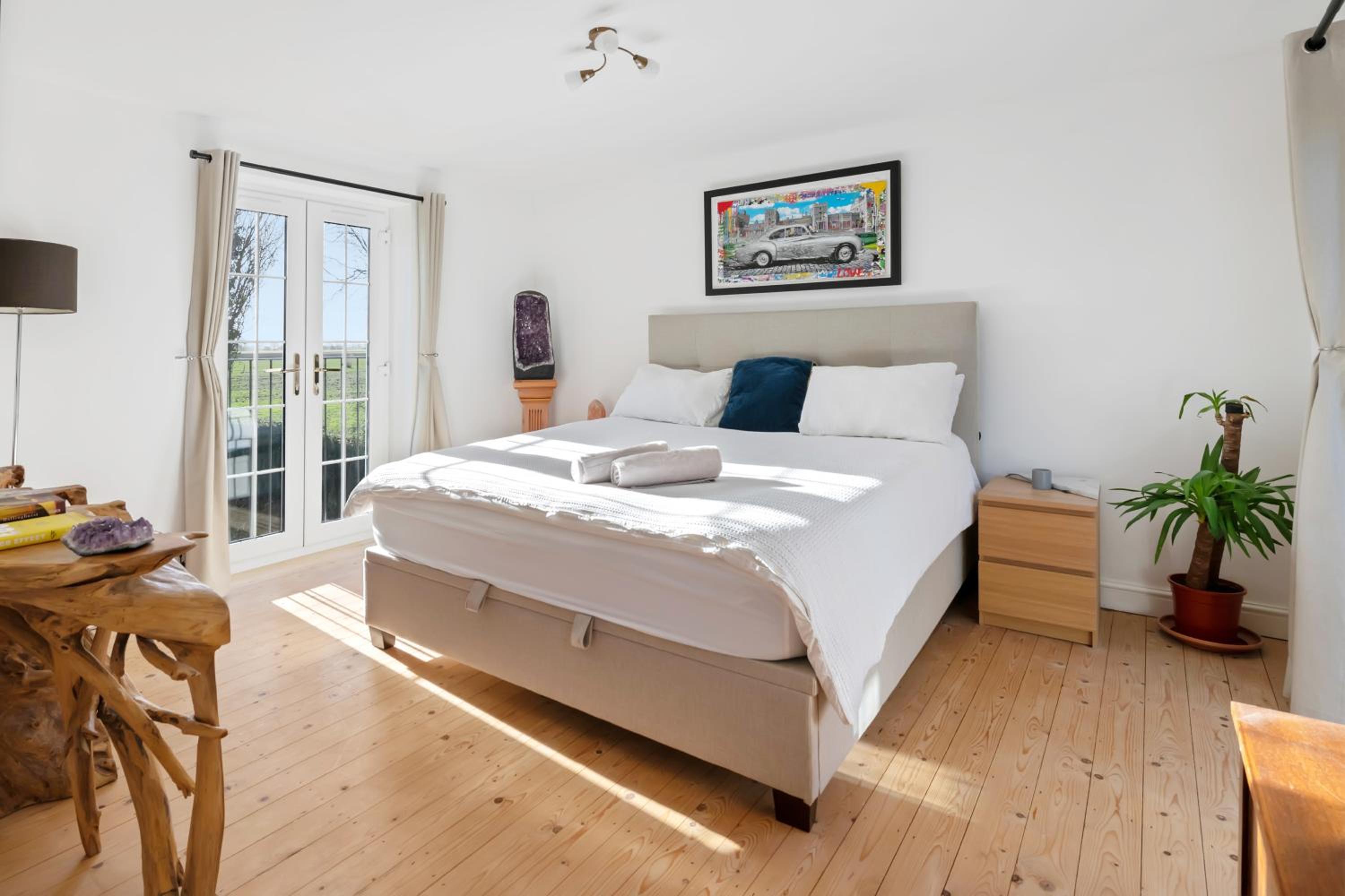Spacious 6-Bed Countryside Home Surrounded by Nature