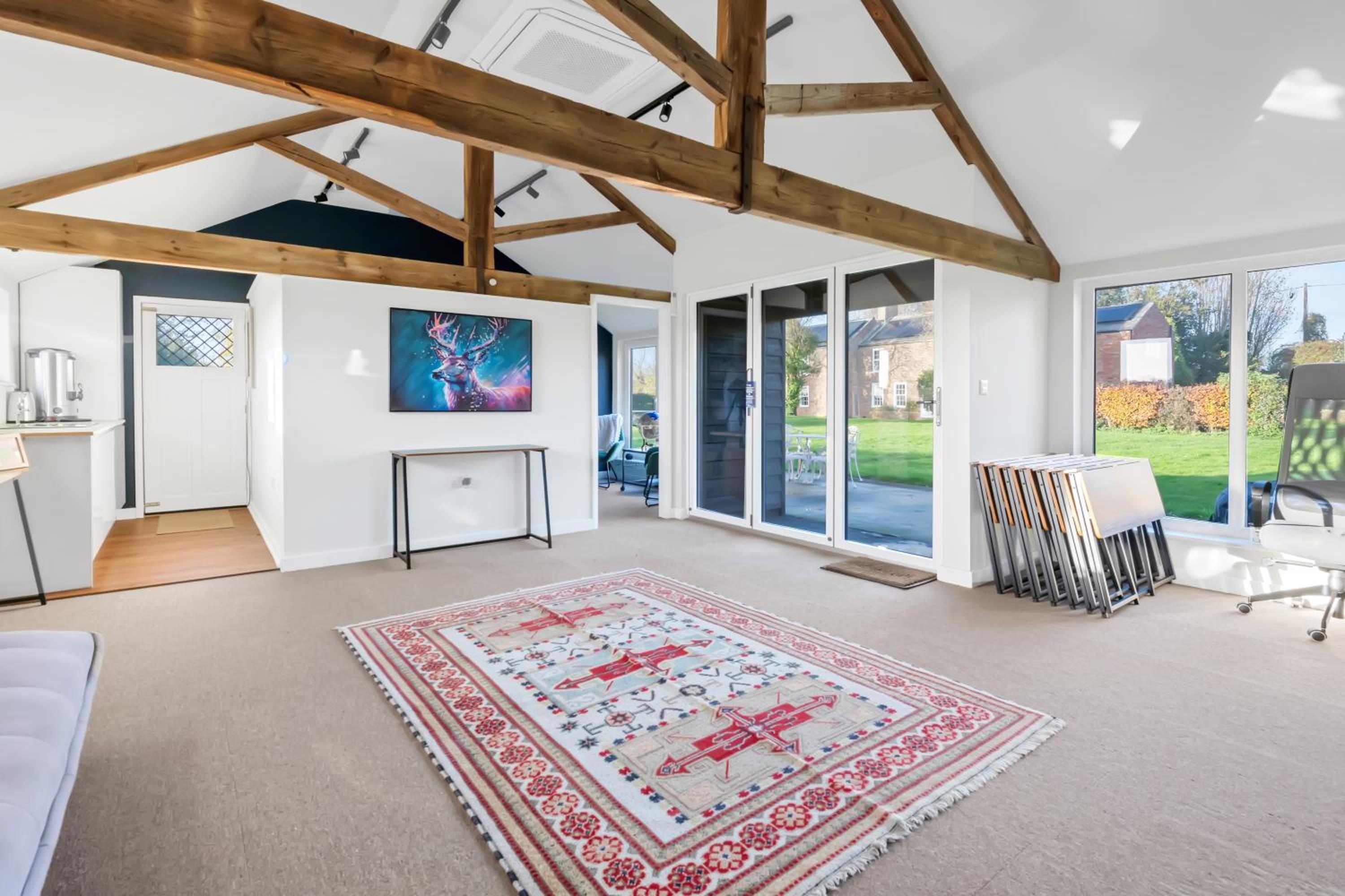 Spacious 6-Bed Countryside Home Surrounded by Nature