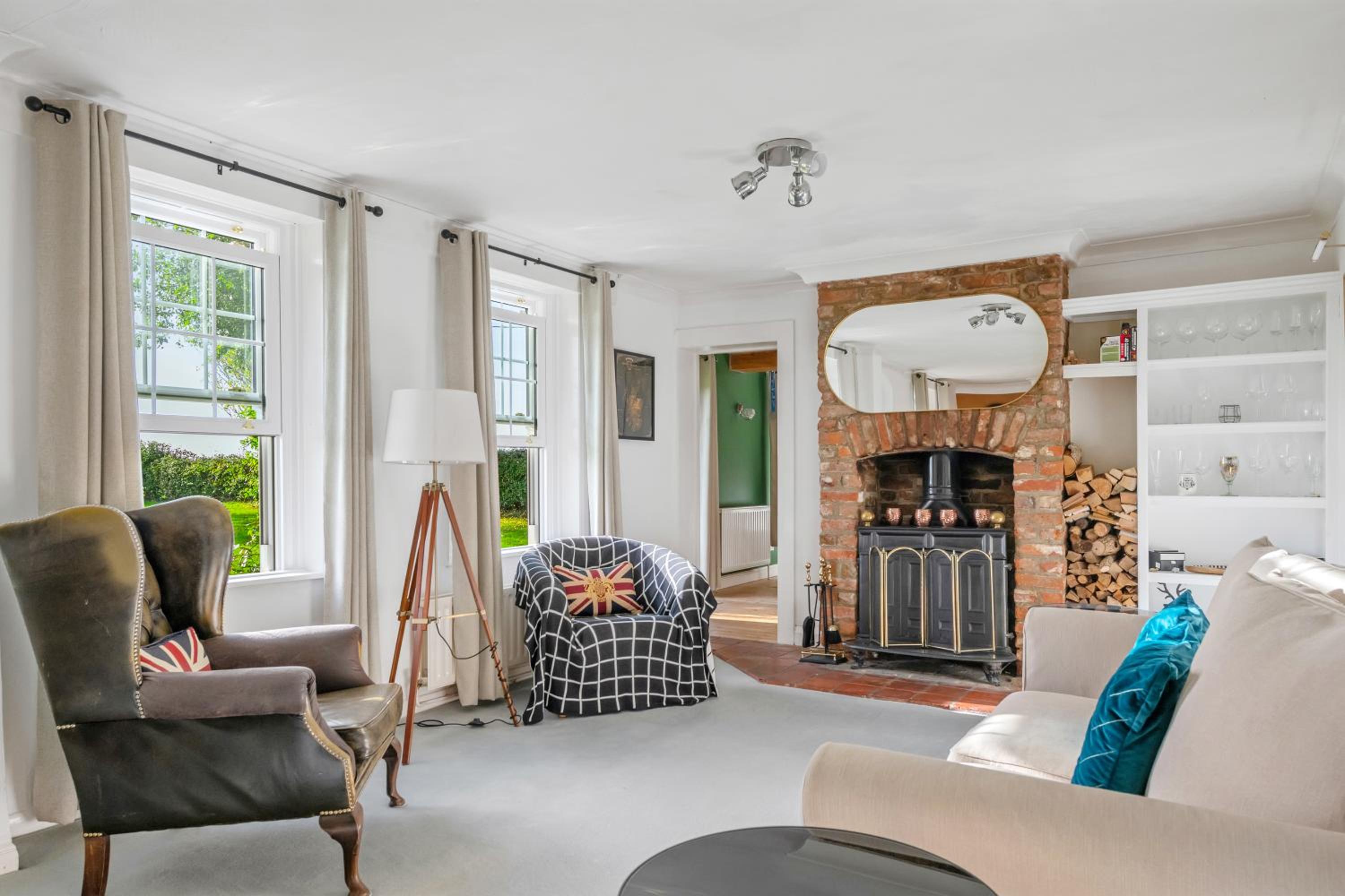 Spacious 6-Bed Countryside Home Surrounded by Nature