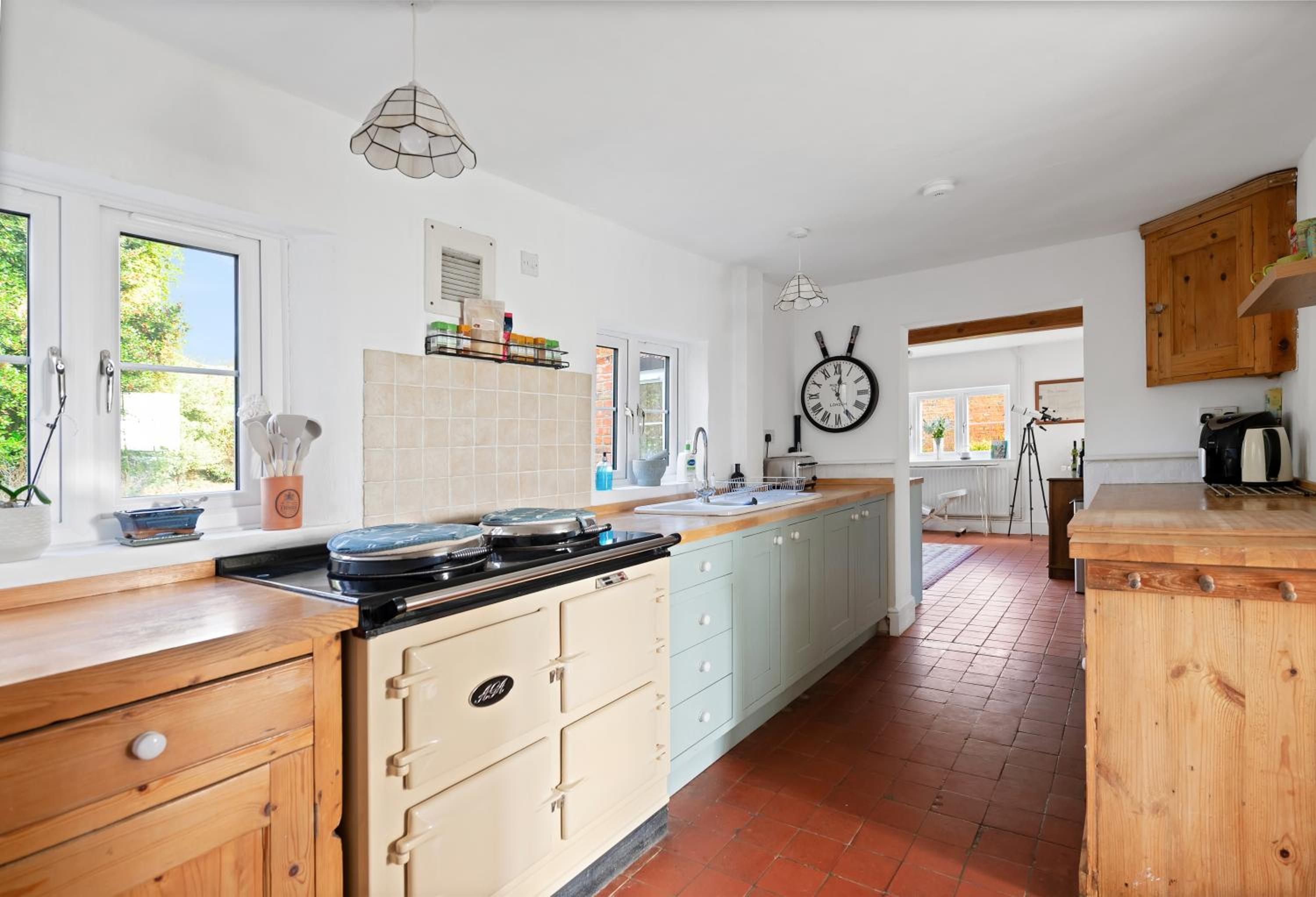 Spacious 6-Bed Countryside Home Surrounded by Nature