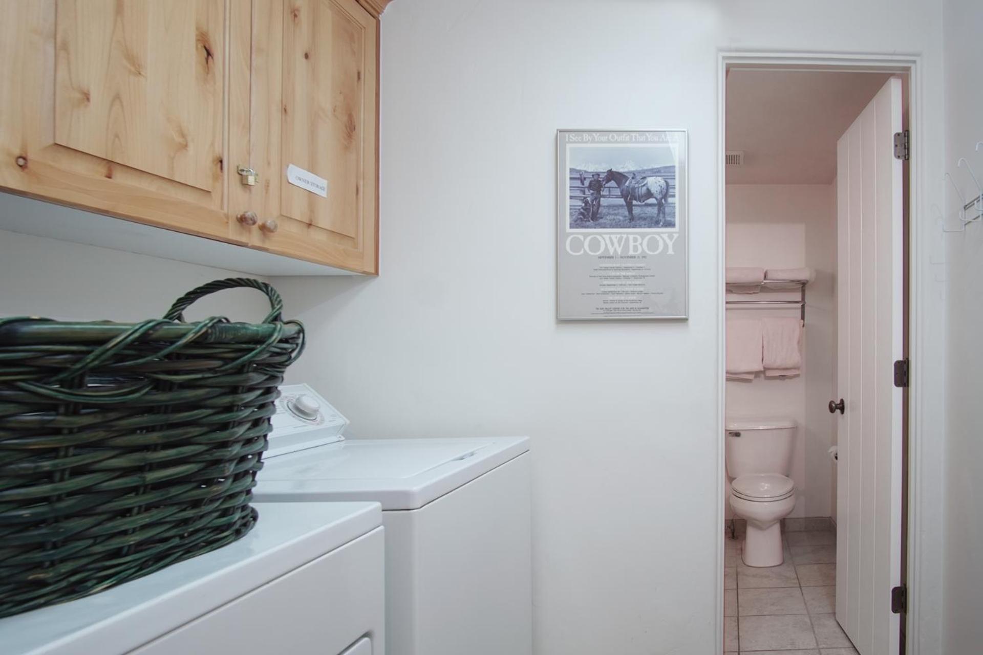 #215A-Great Location on the Bike/Ski path with garage: 10 minute Walk to Town & Lifts