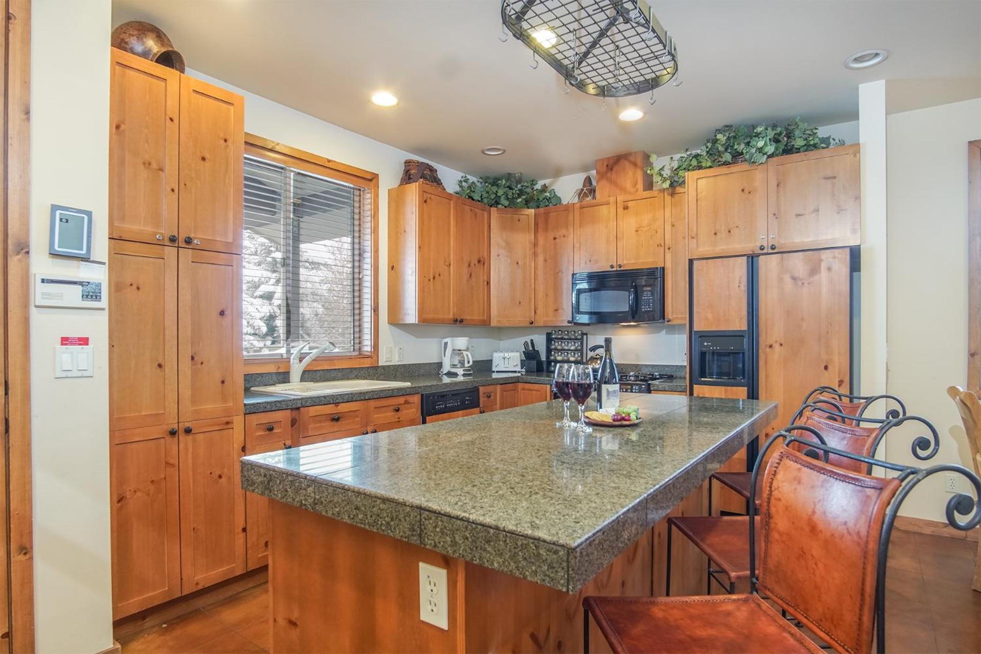 The Fields - 110 is a Cozy Mountain Condo with Access to Everything - Community Hot Tub