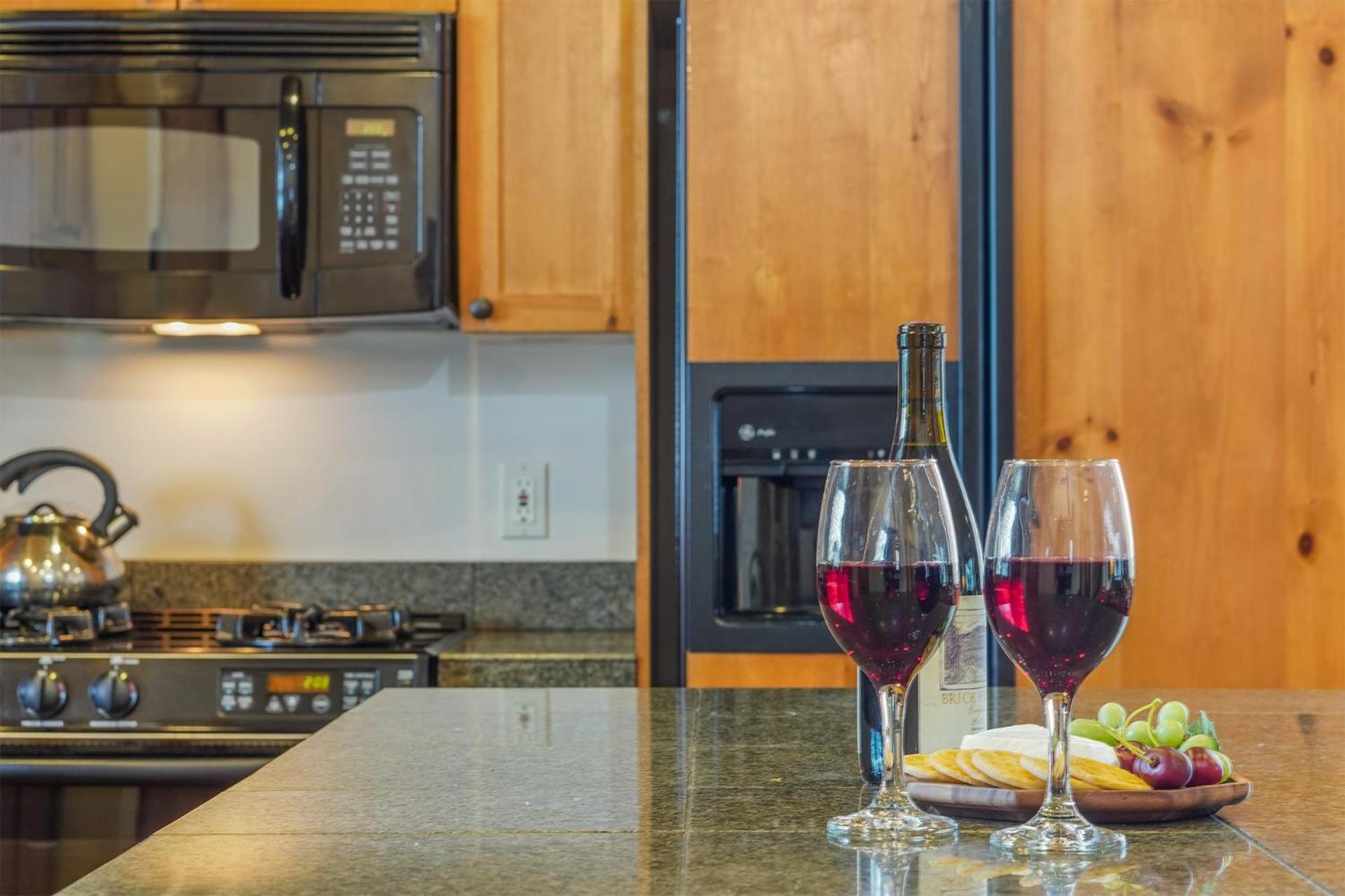 The Fields - 110 is a Cozy Mountain Condo with Access to Everything - Community Hot Tub