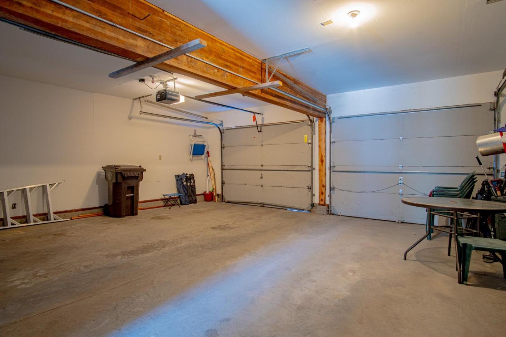 #104 Private Hot Tub, 2 car garage, abundant parking, Elkhorn Amenities