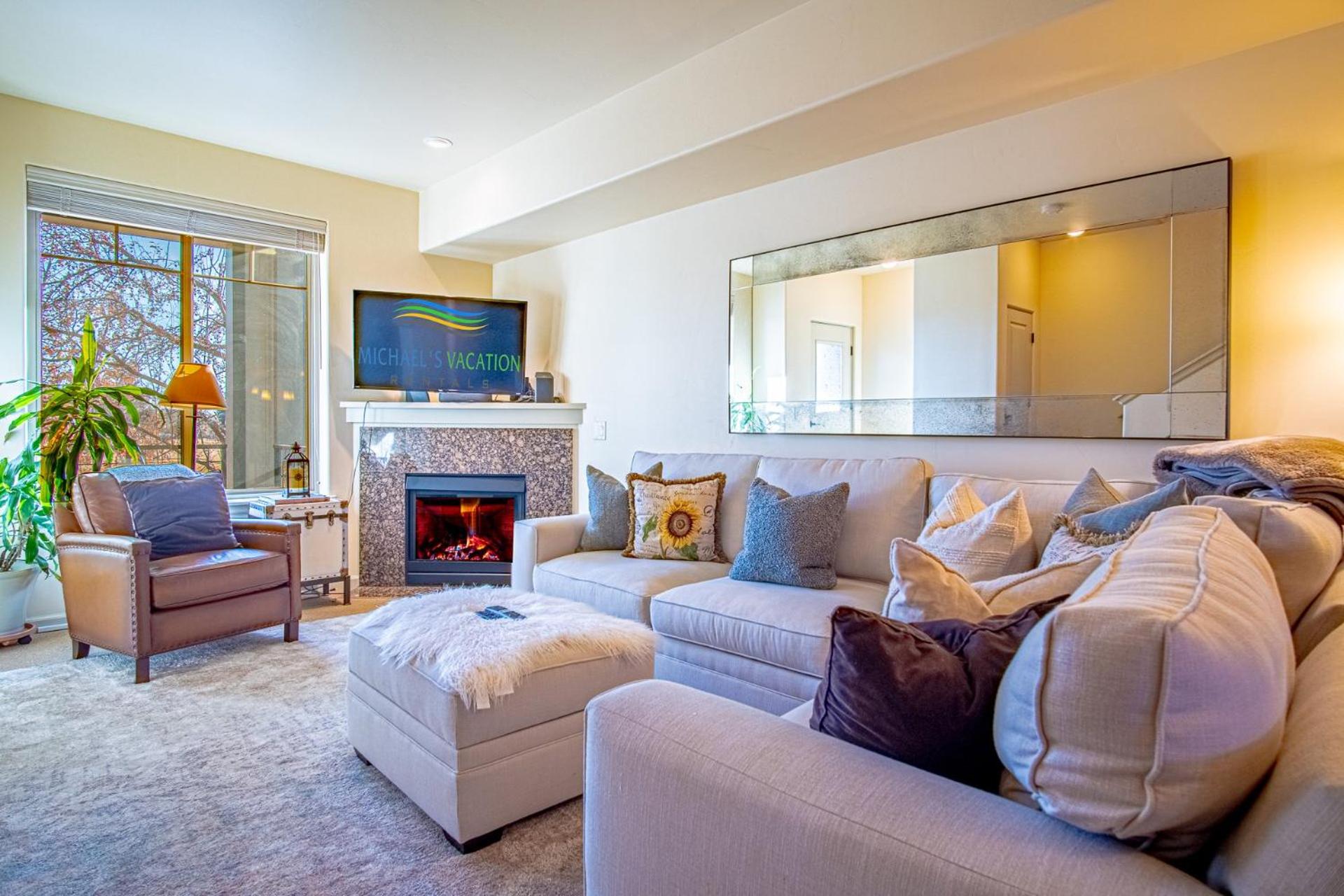 2BD Sweetwater Condo - Community Park, Pool + Hot Tub