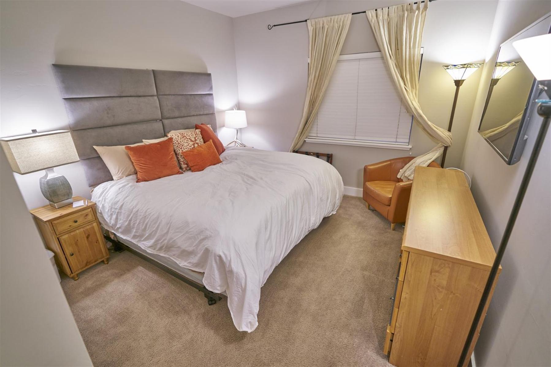 SnowStar Hideaway - Hot Tub, Gym, Walk to Ski Lift