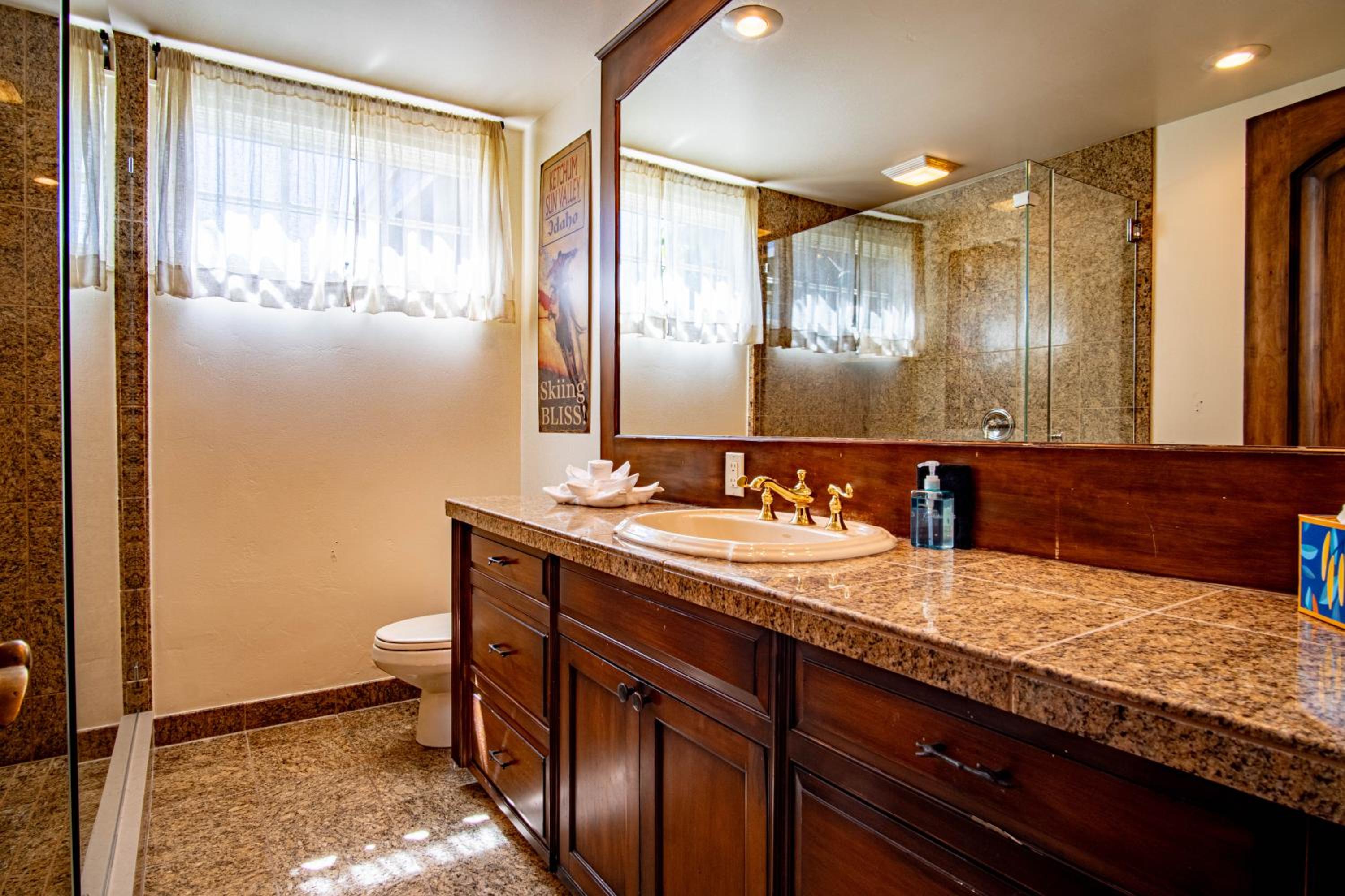 Chateau Du Soleil- Luxury Home near Ski Lifts & Downtown Ketchum!