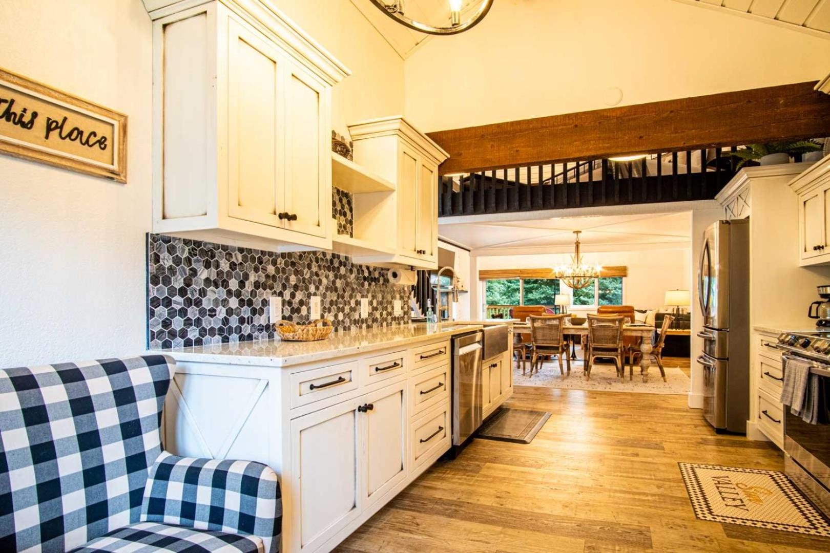 Sunburst 33 - 3BD + Loft + Resort Amenities