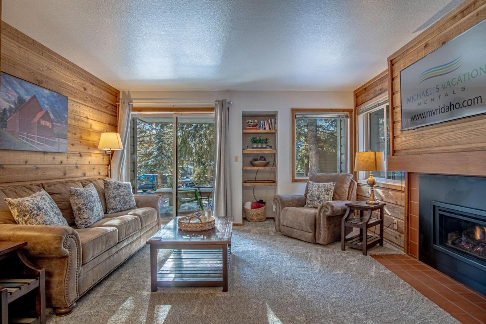 Elkhorn Bluff Condo + Complex & Resort Amenities