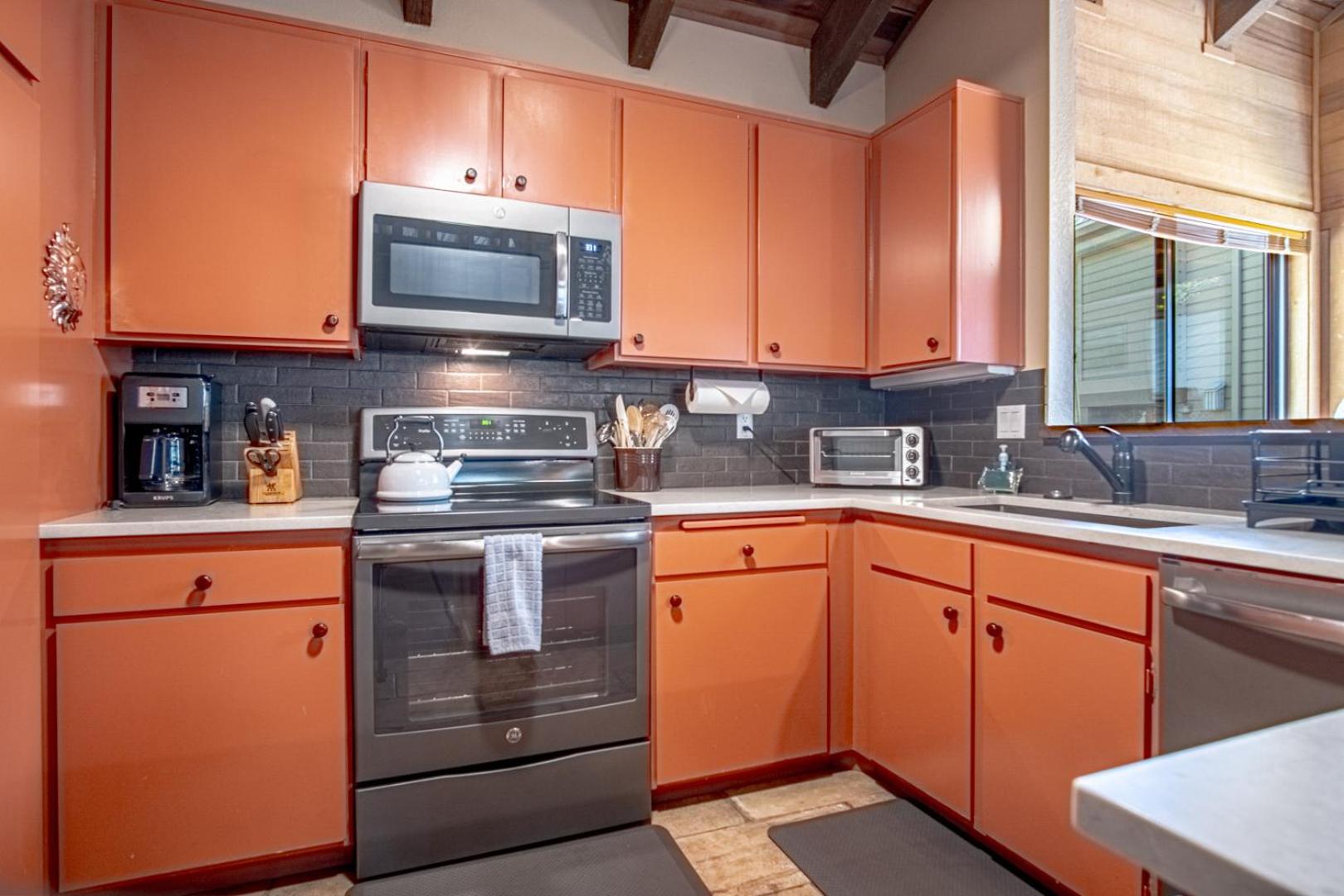 Snow Creek 1557 - Pool & Hot Tub + Ski-in/Ski-out