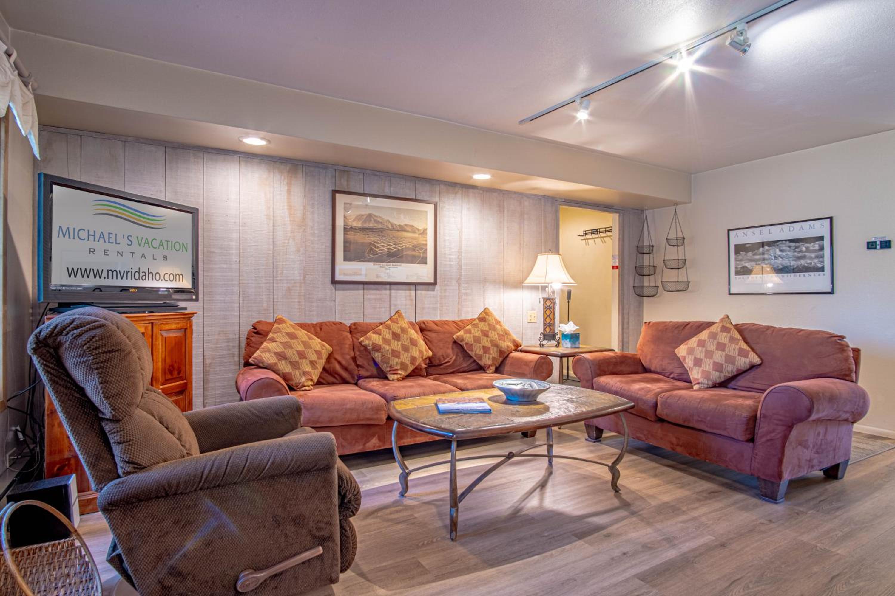 SV153 - Walk to Lifts & Town - Hot Tub & Pool