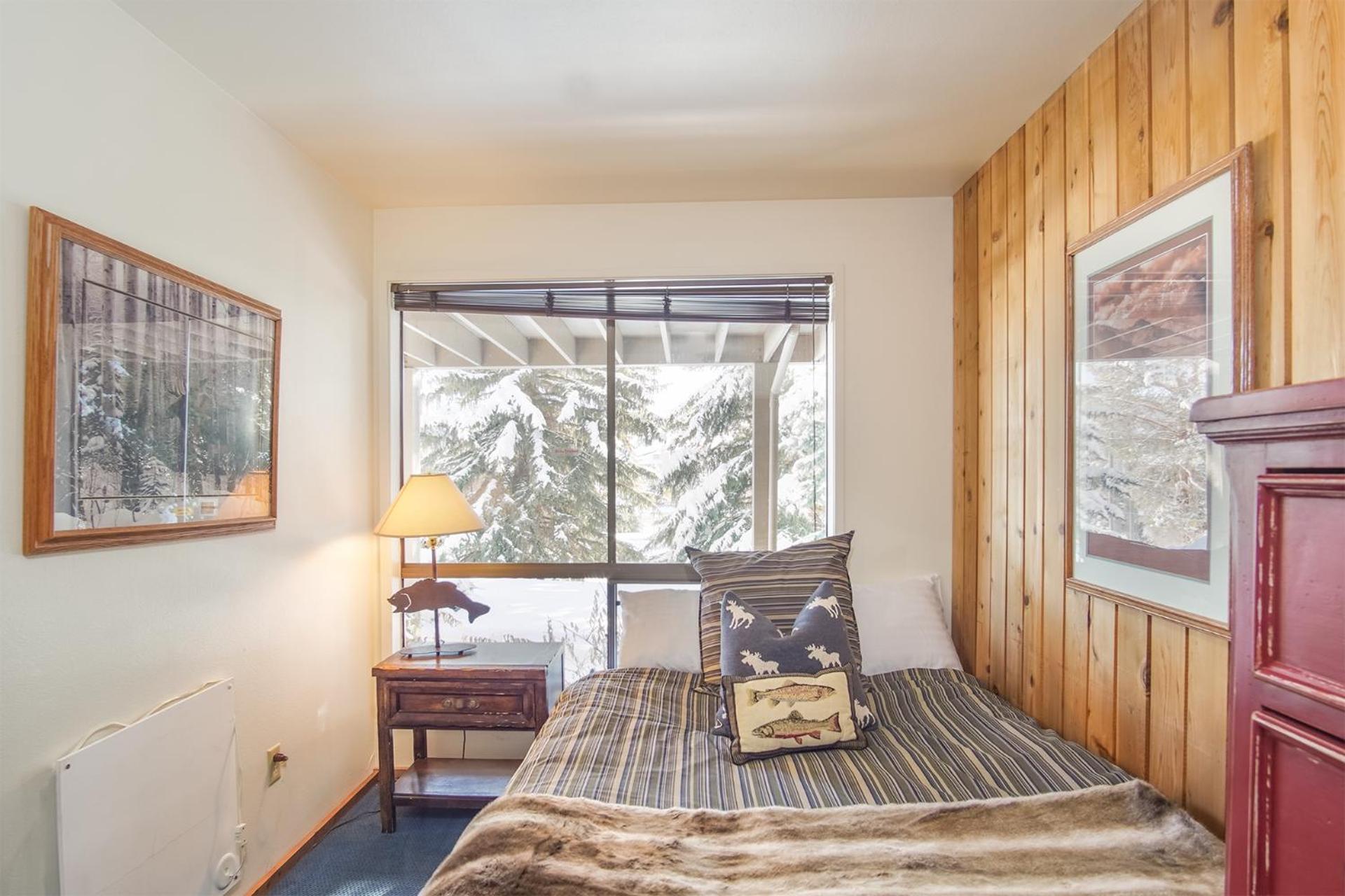 Bonne Vie Condo with Elkhorn Amenity Passes!