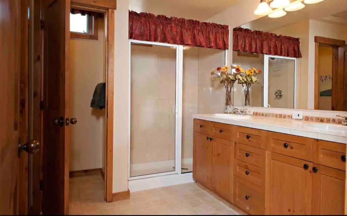 The Fields - 110 is a Cozy Mountain Condo with Access to Everything - Community Hot Tub