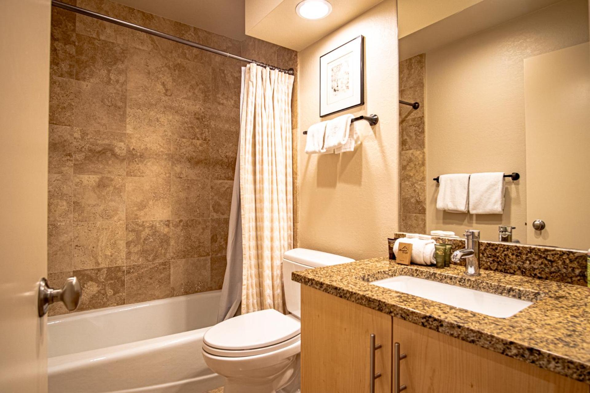 2BD Fairway Nine Golf Condo + FREE Resort Amenities
