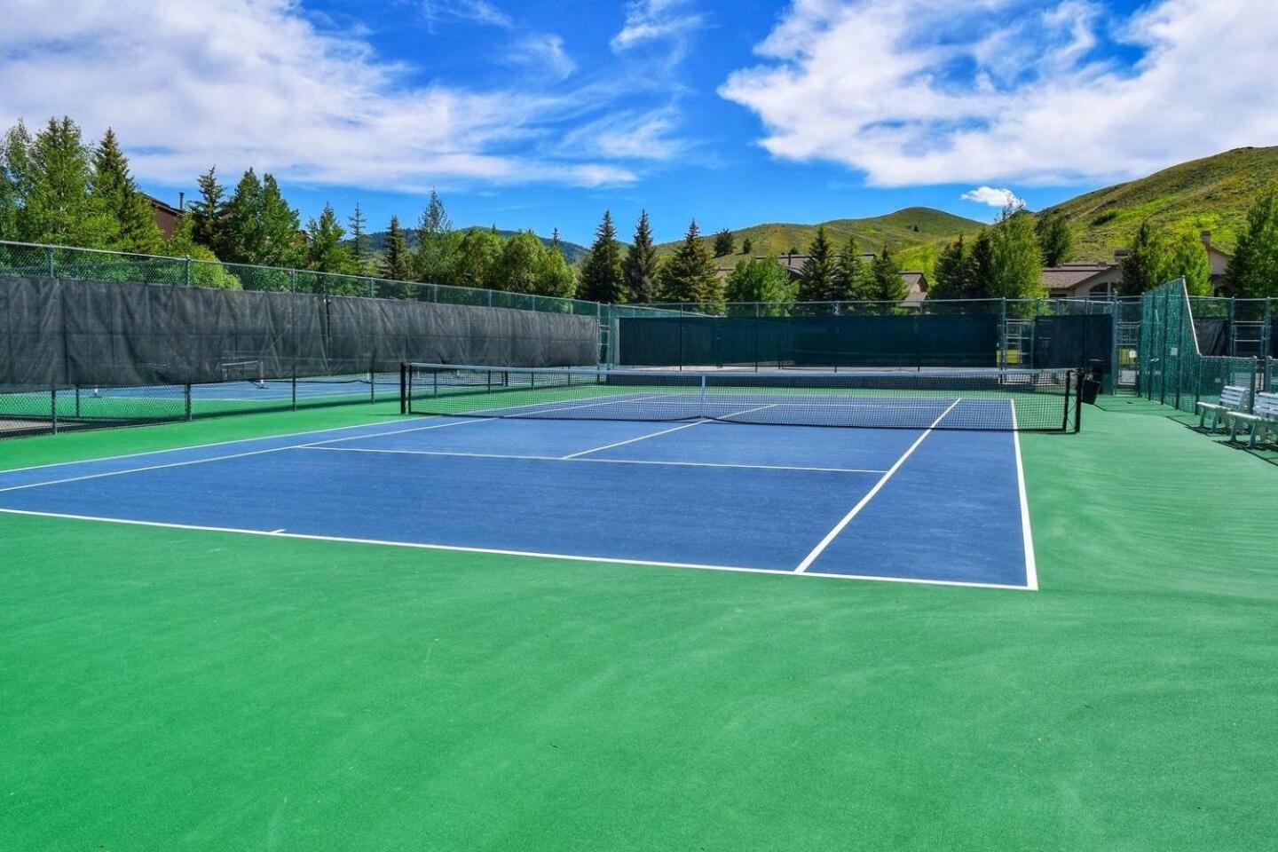 Elkhorn Bluff Condo + Complex & Resort Amenities
