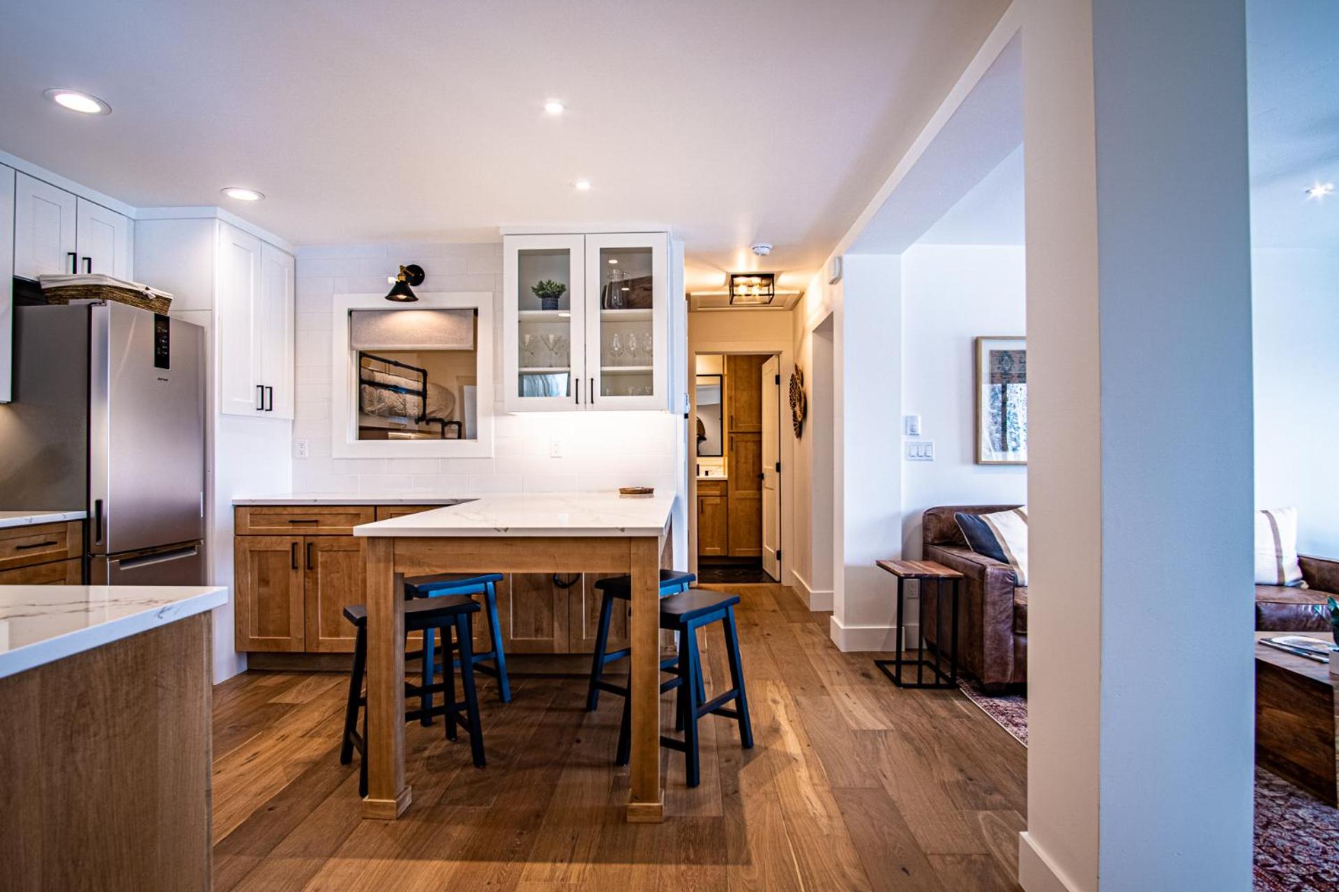 Classy, contemporary, cozy, Sun Valley con with Community & Resort Amenities