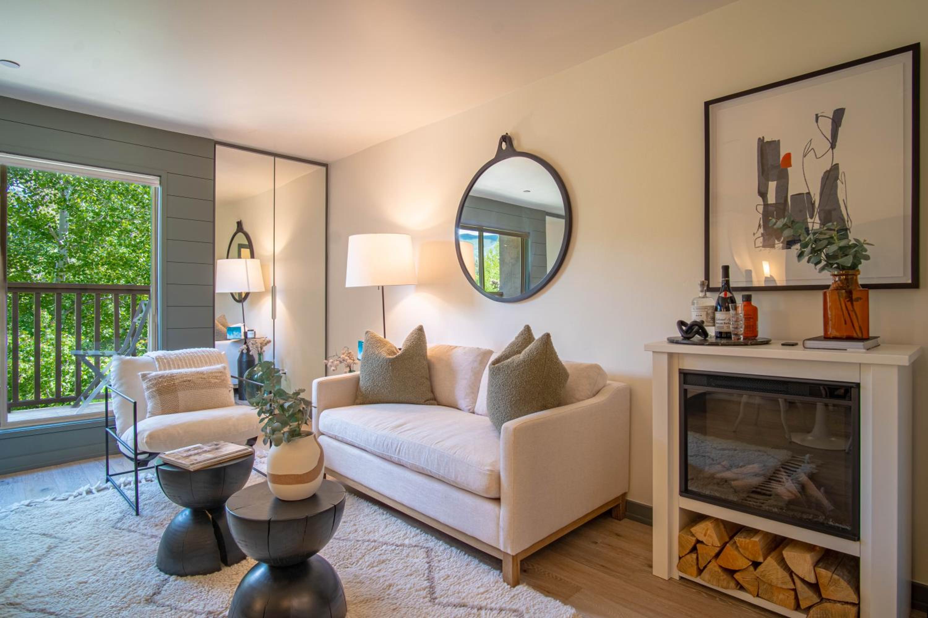 Angani Studio - Elkhorn Resort Amenities Included