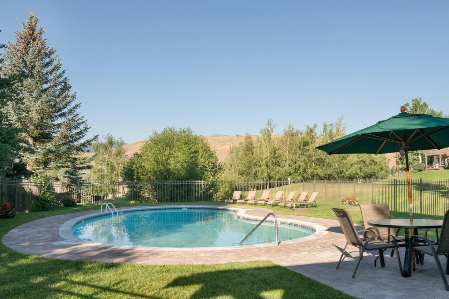 2BD Fairway Nine Golf Condo + FREE Resort Amenities