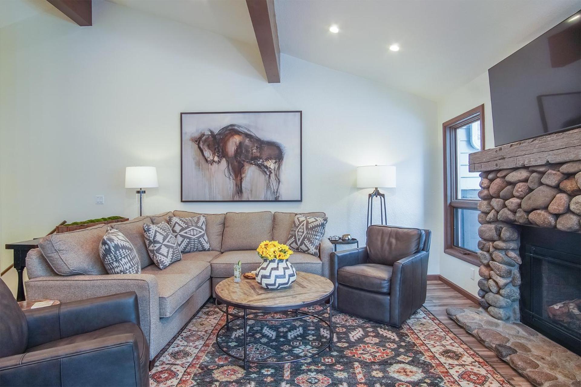 Skiway Chalet - Next to Warm Springs Lifts - Close to Natural Hot Springs