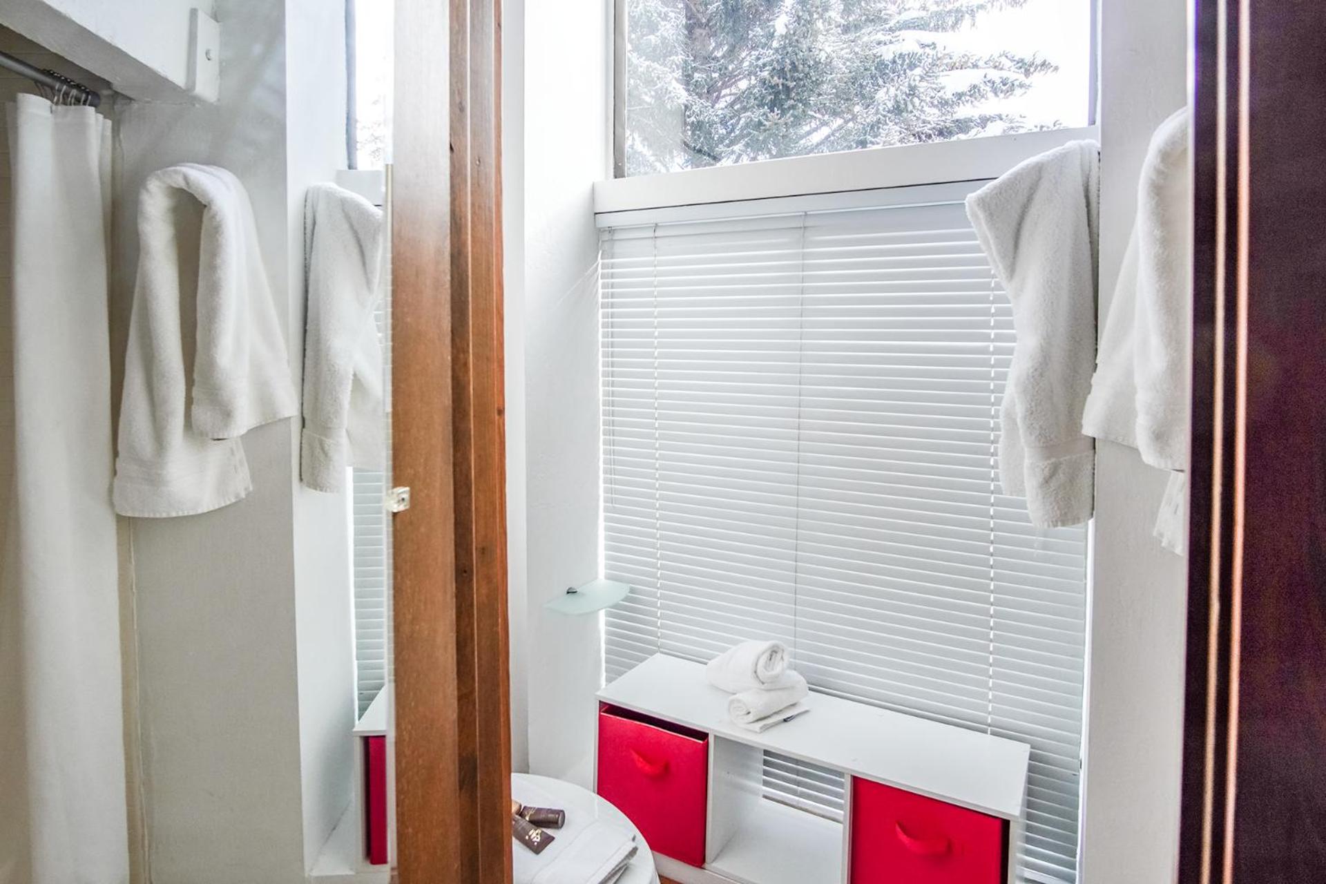 SV102 - Walk to Lifts & Town - Hot Tub & Pool