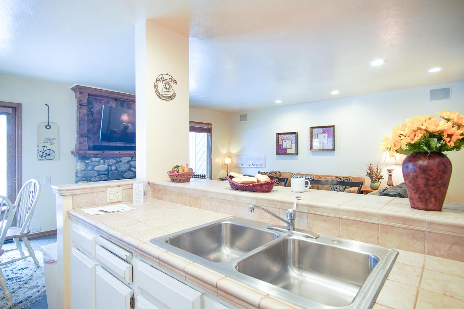SV101 - Walk to Lifts & Town - Hot Tub & Pool
