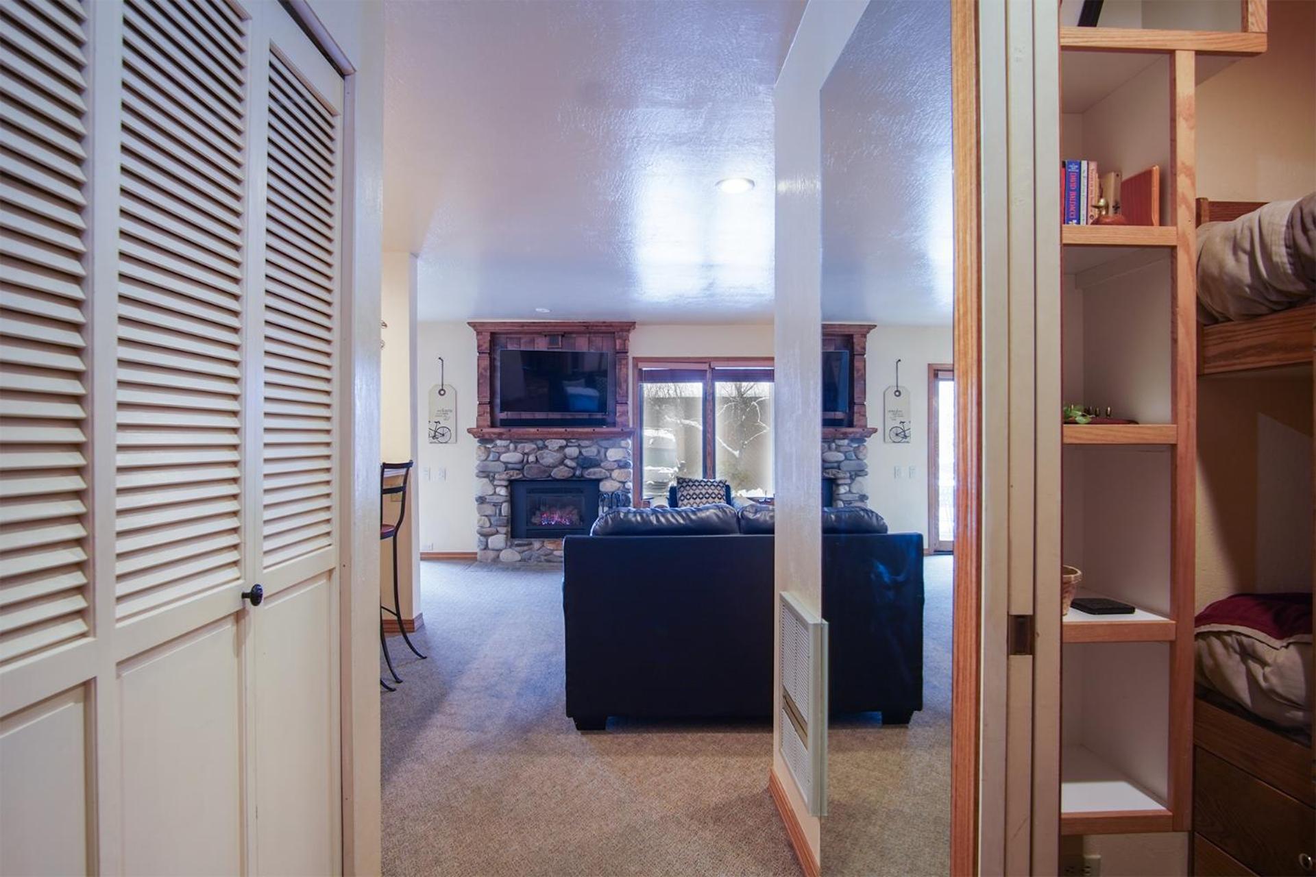 SV101 - Walk to Lifts & Town - Hot Tub & Pool