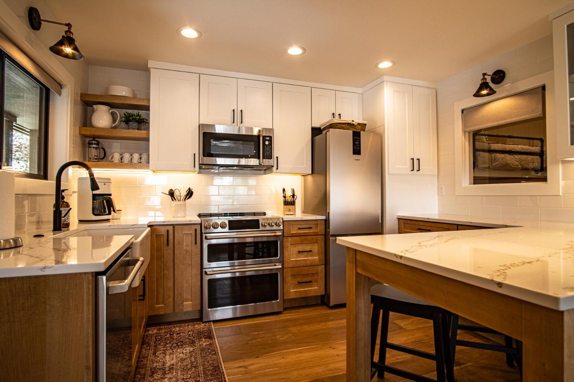Classy, contemporary, cozy, Sun Valley con with Community & Resort Amenities