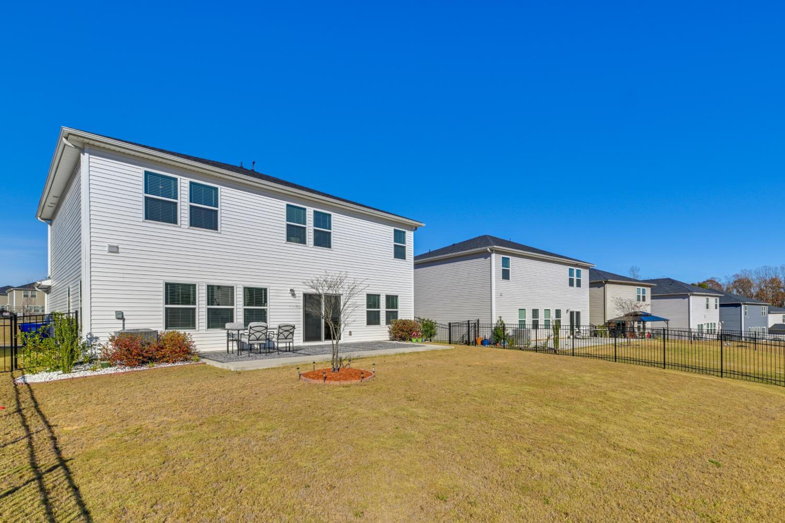 Pool Access and Patio Quiet Home Near Lake Norman