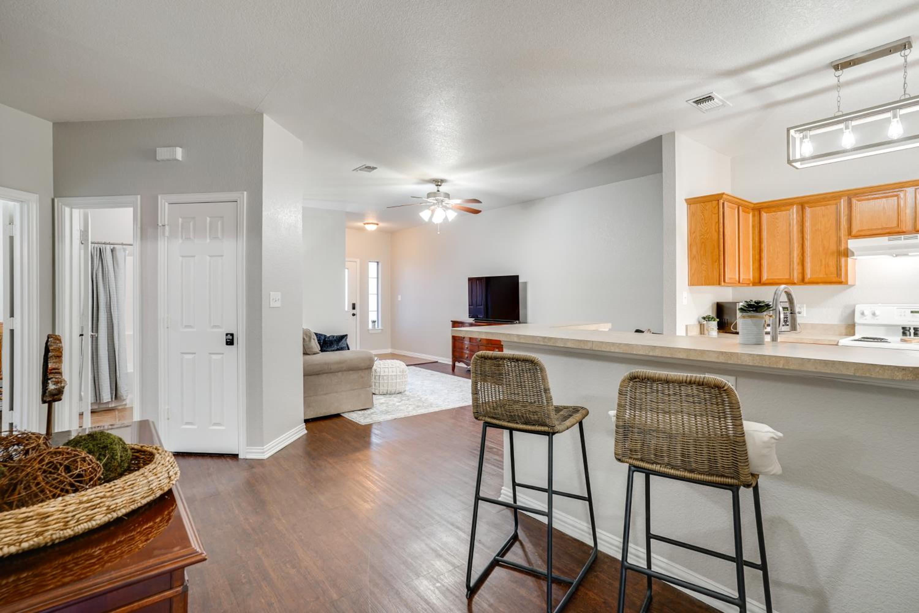 1 Mi to Historic Dtwn Weatherford Home with Yard