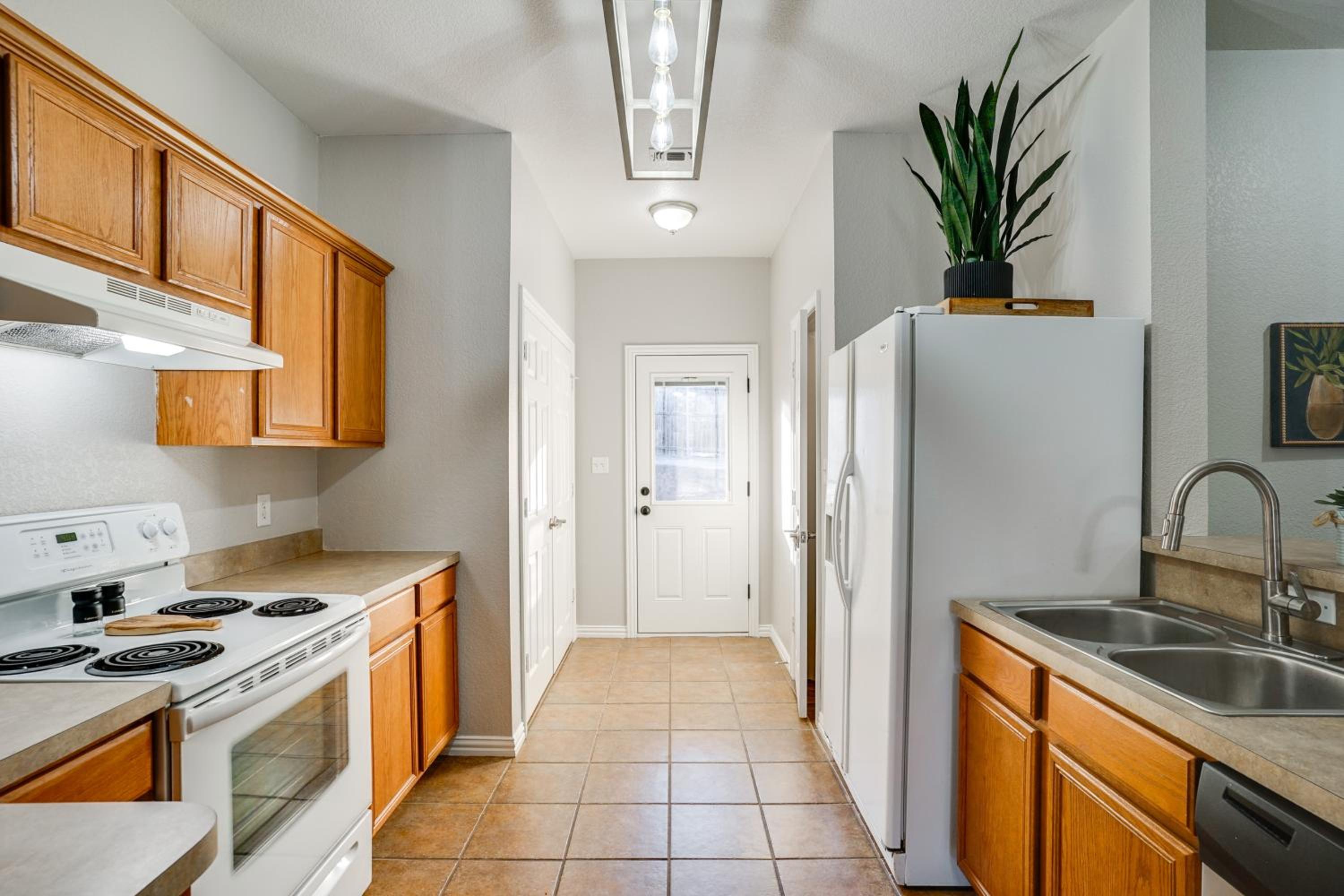 1 Mi to Historic Dtwn Weatherford Home with Yard