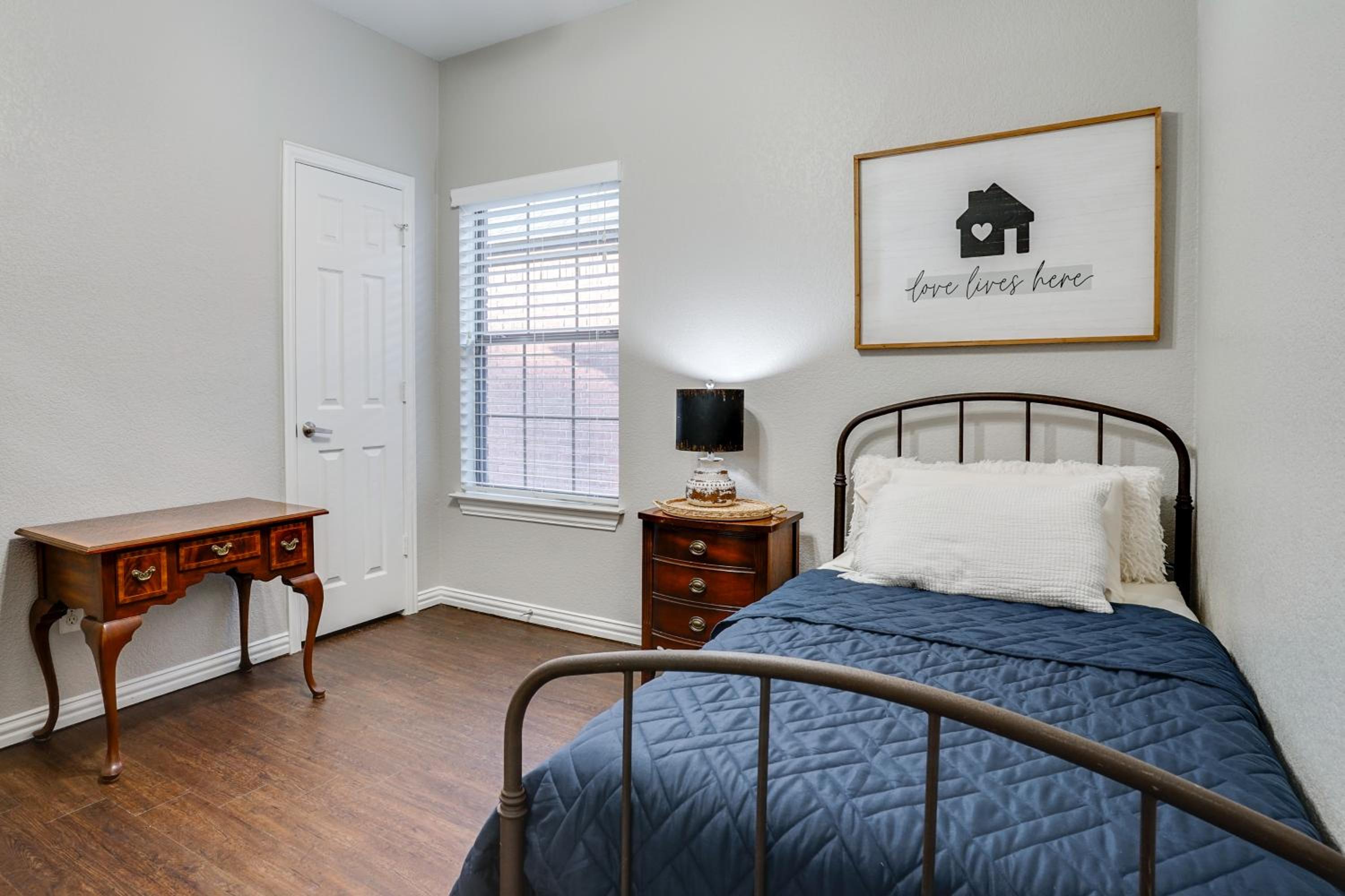 1 Mi to Historic Dtwn Weatherford Home with Yard
