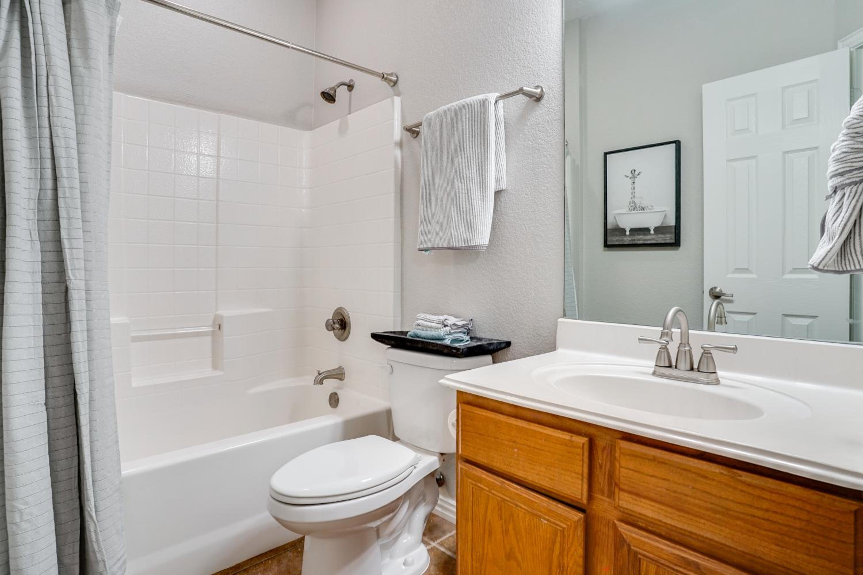 1 Mi to Historic Dtwn Weatherford Home with Yard