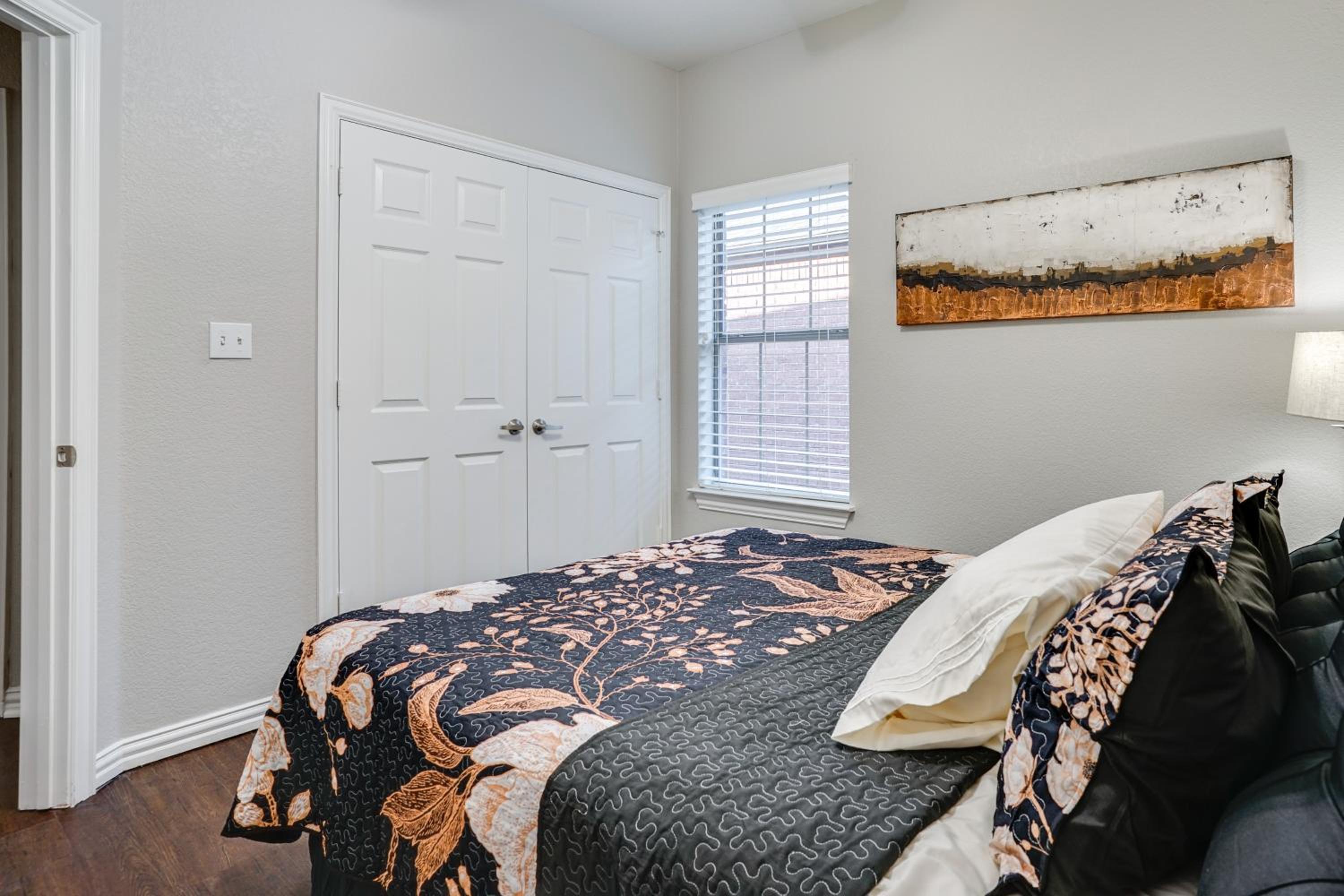 1 Mi to Historic Dtwn Weatherford Home with Yard