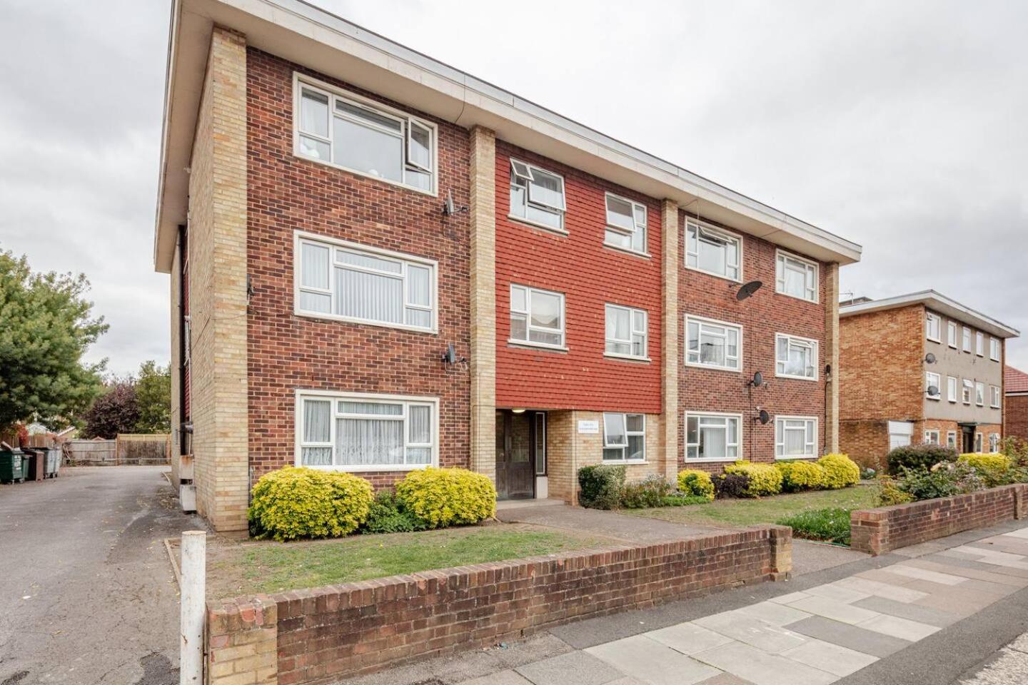 Wimbledon Central Stylish 2-Bedroom Apartment!
