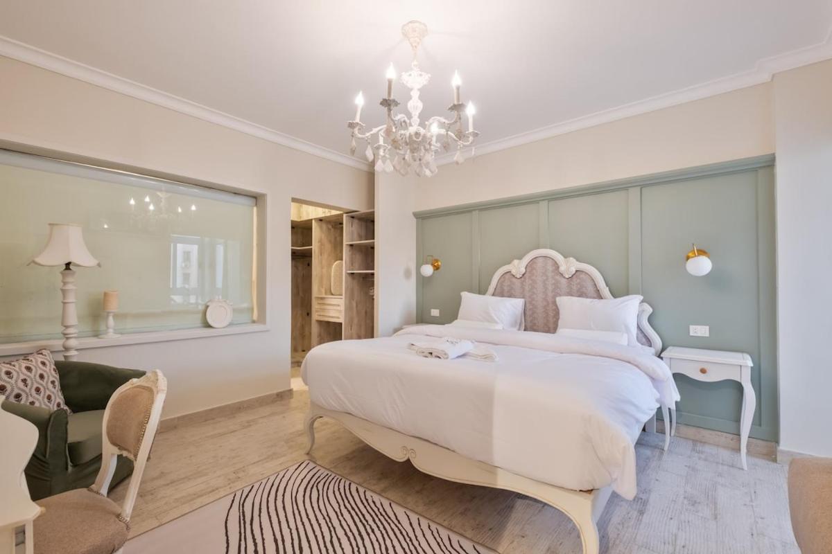 Rehab Luxury khan with garden oasis
