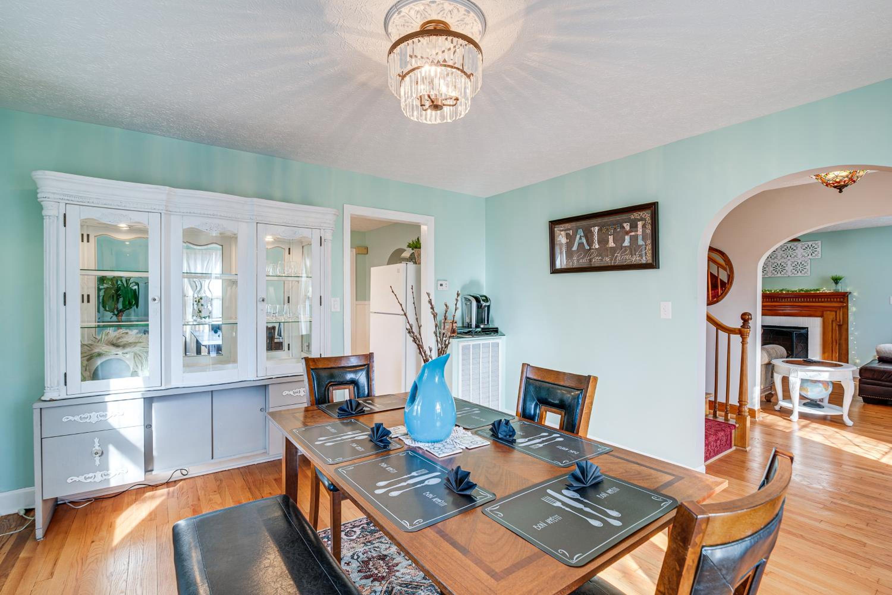 Less Than 1 Mi to Dtwn Franklin Charming Home with Sunroom!