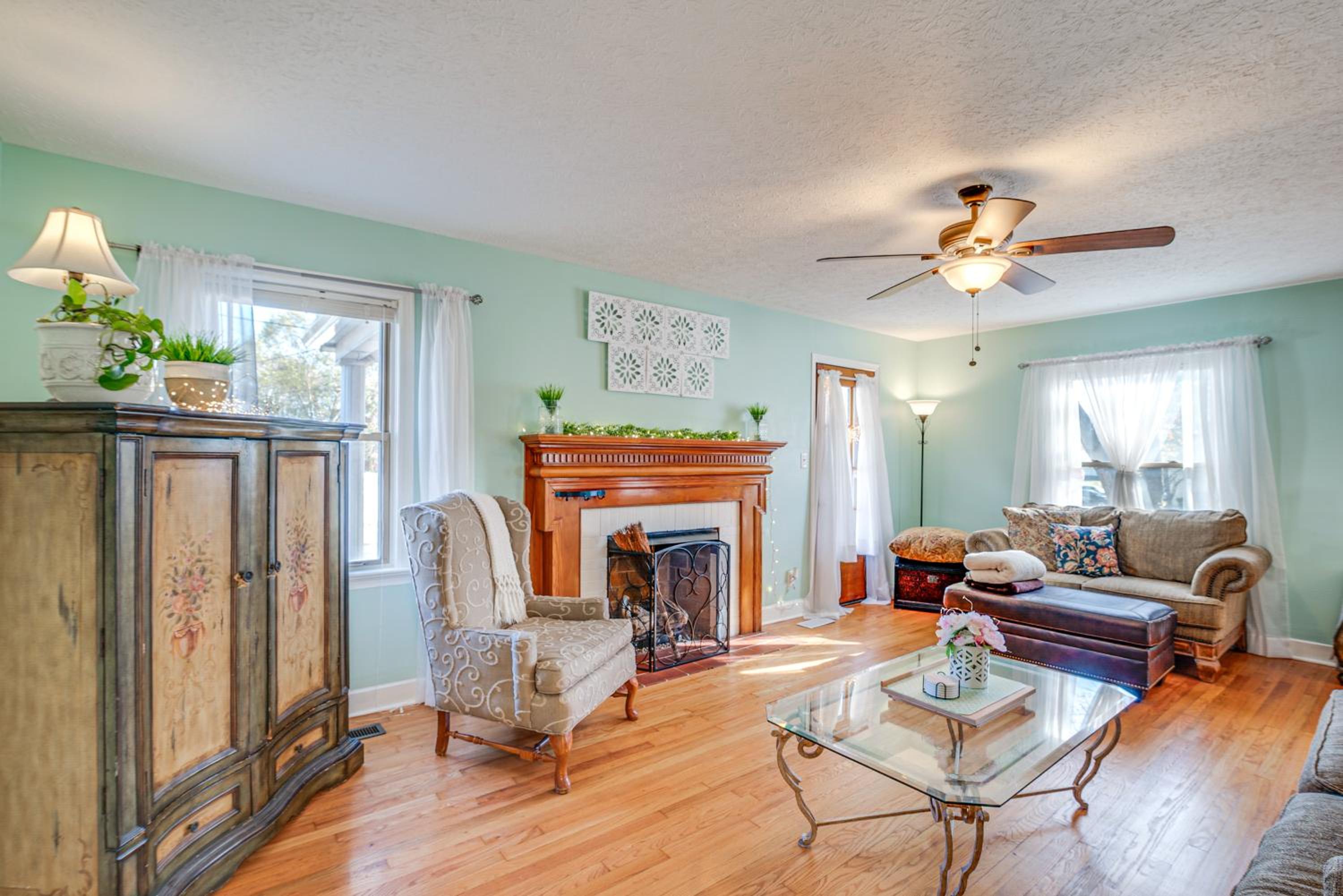 Less Than 1 Mi to Dtwn Franklin Charming Home with Sunroom!