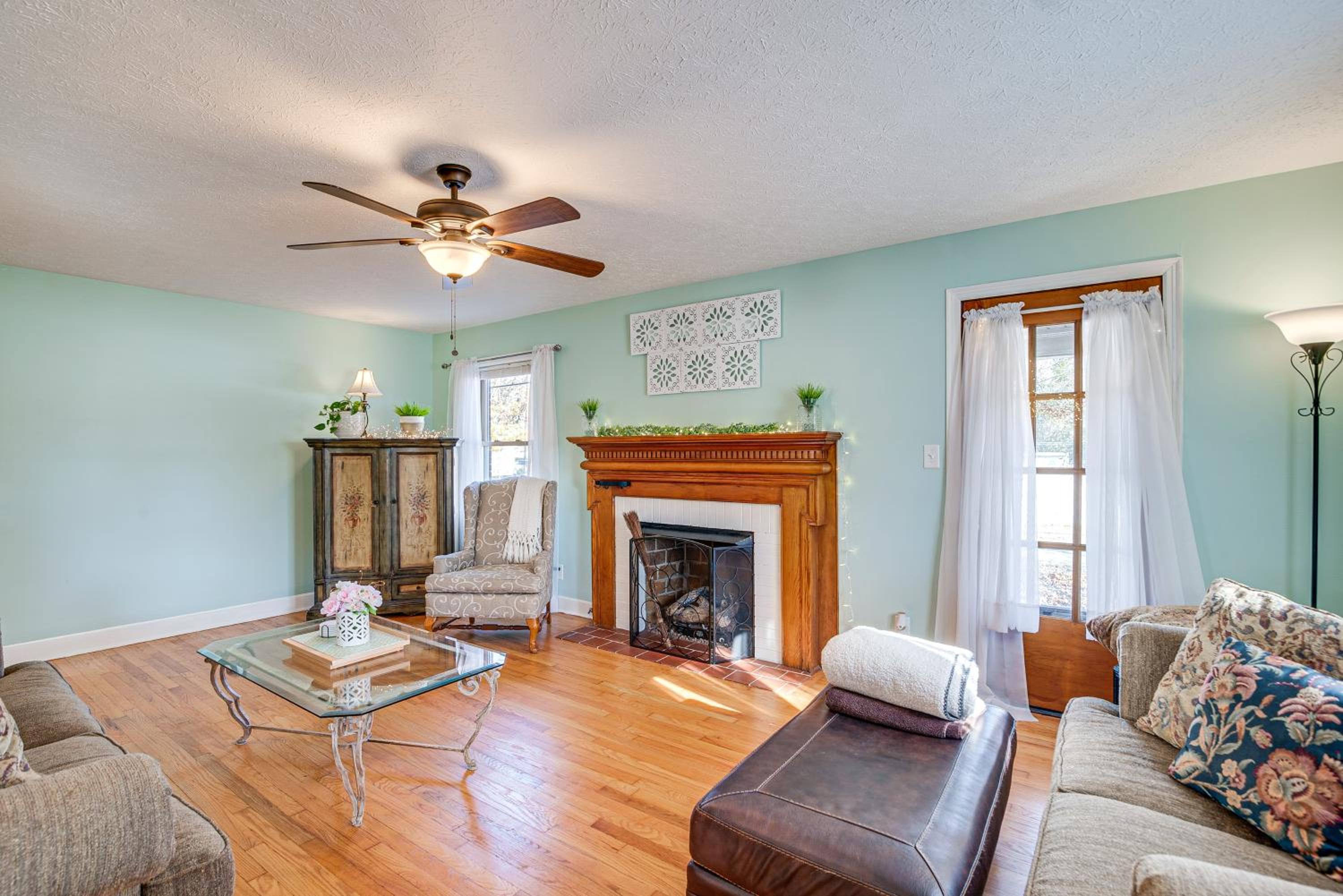 Less Than 1 Mi to Dtwn Franklin Charming Home with Sunroom!