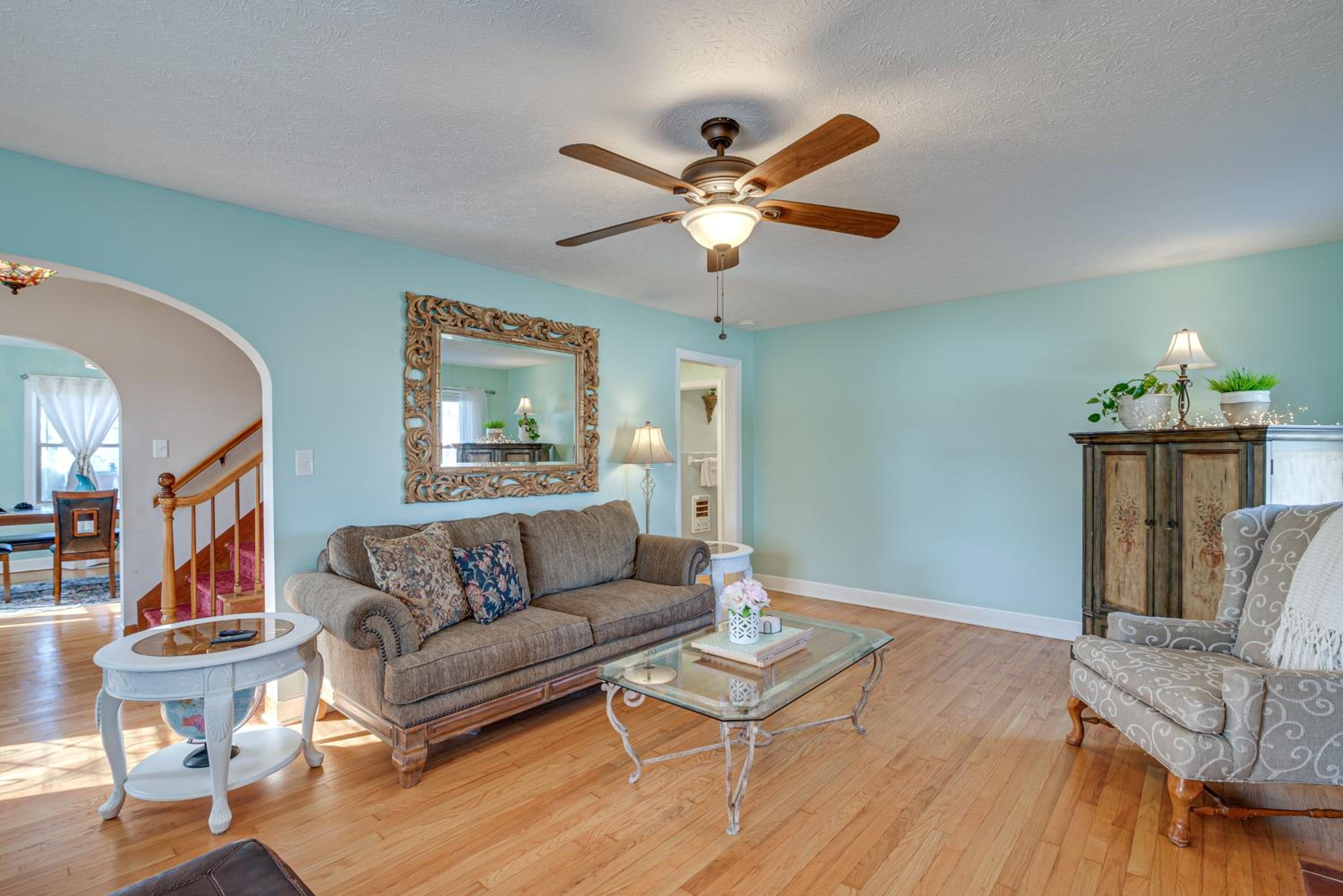 Less Than 1 Mi to Dtwn Franklin Charming Home with Sunroom!