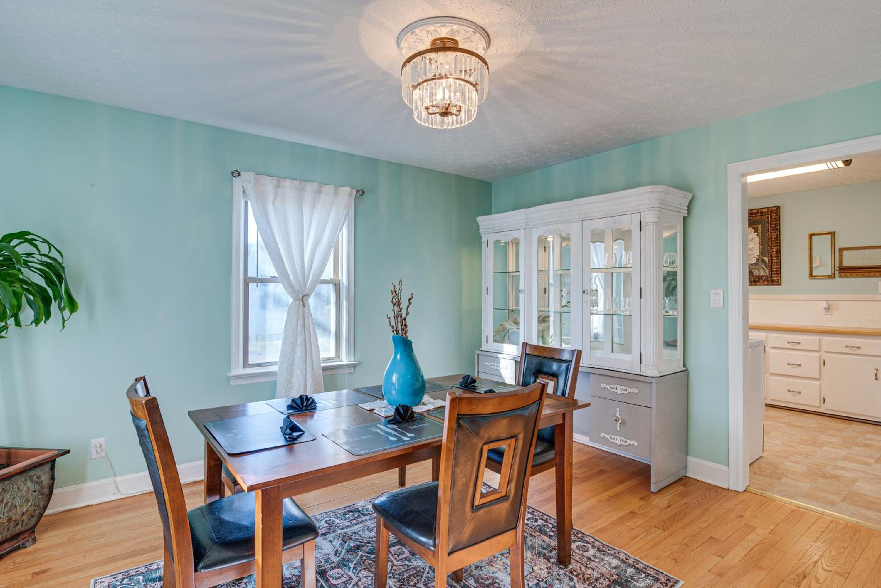 Less Than 1 Mi to Dtwn Franklin Charming Home with Sunroom!