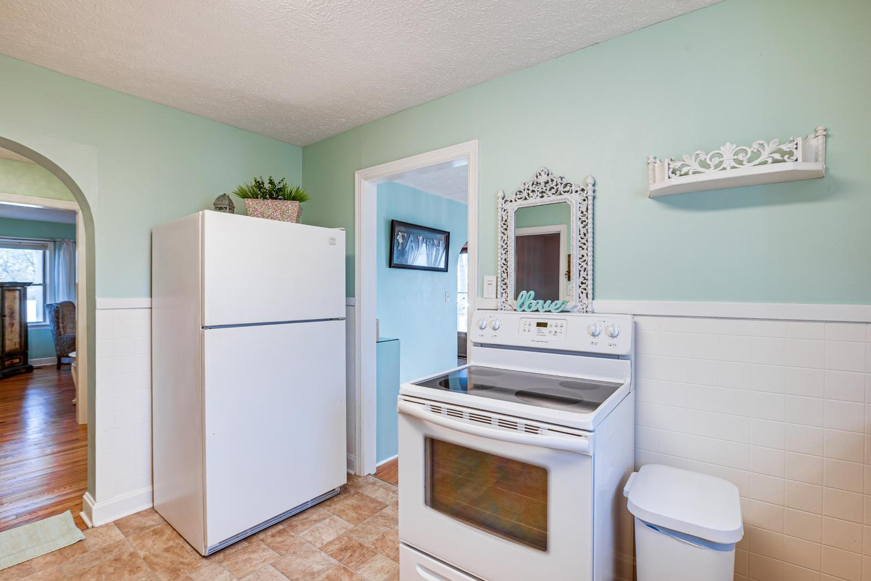 Less Than 1 Mi to Dtwn Franklin Charming Home with Sunroom!